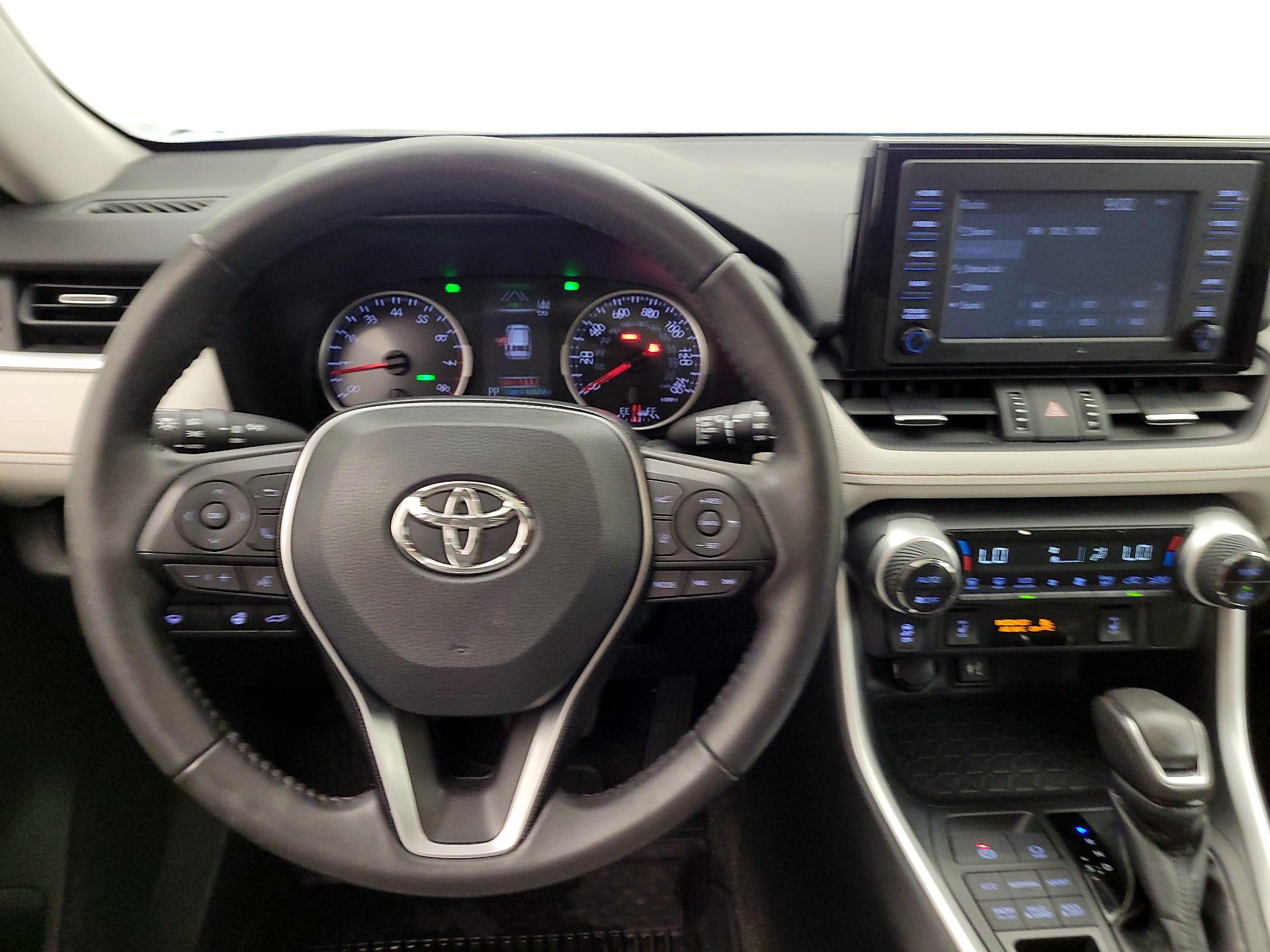 Thumbnail: 2019 Toyota RAV4 - 10