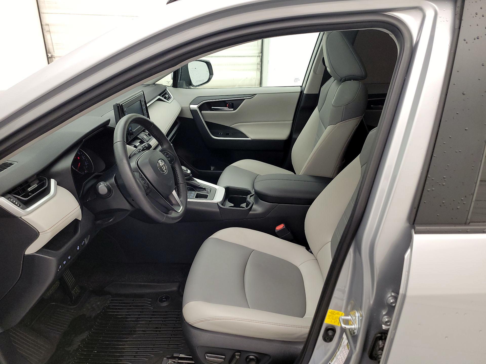 Thumbnail: 2019 Toyota RAV4 - 11