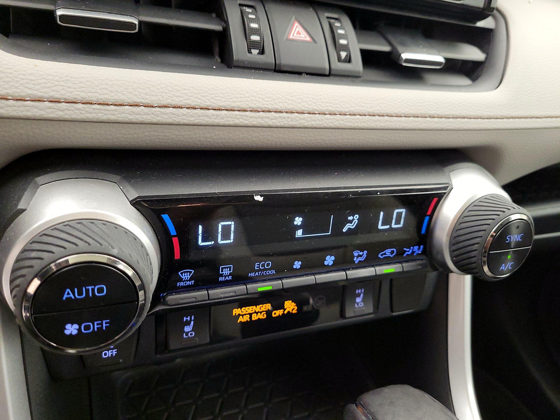 Thumbnail: 2019 Toyota RAV4 - 16