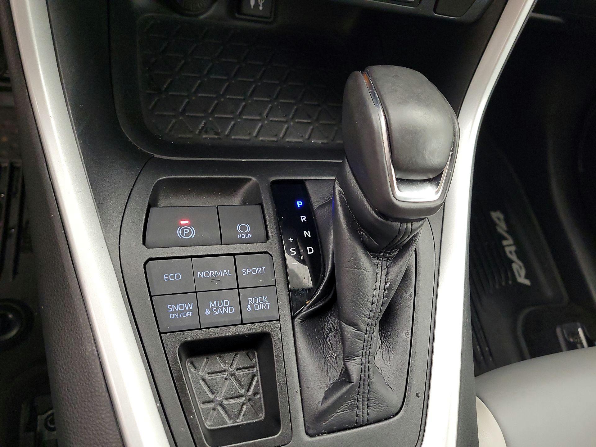 Thumbnail: 2019 Toyota RAV4 - 17