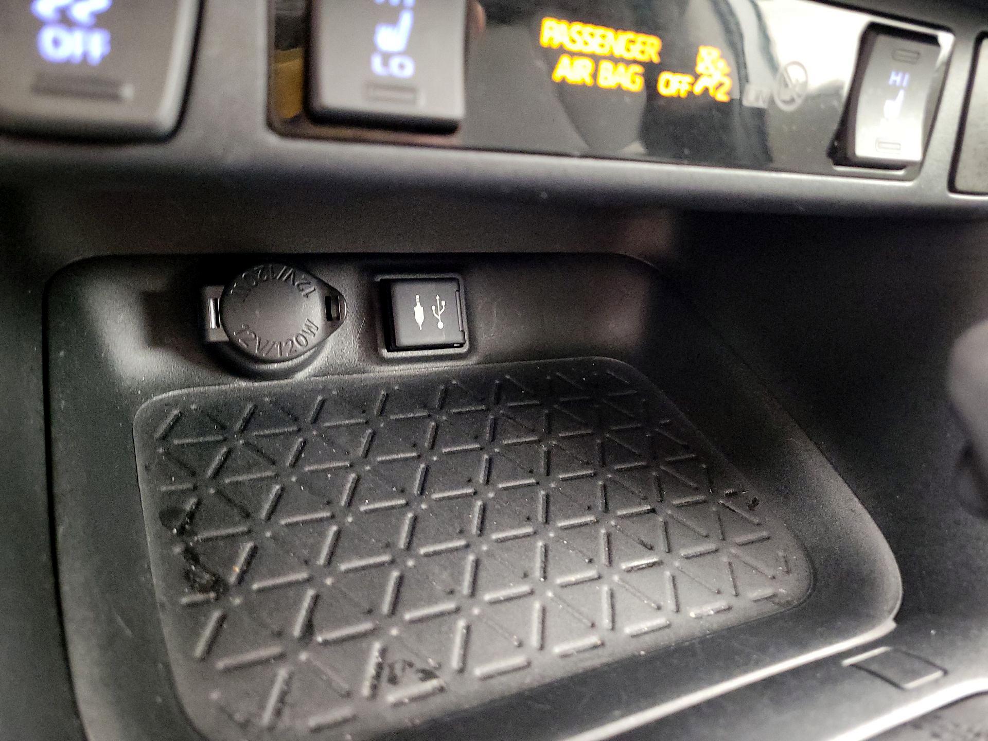 Thumbnail: 2019 Toyota RAV4 - 18