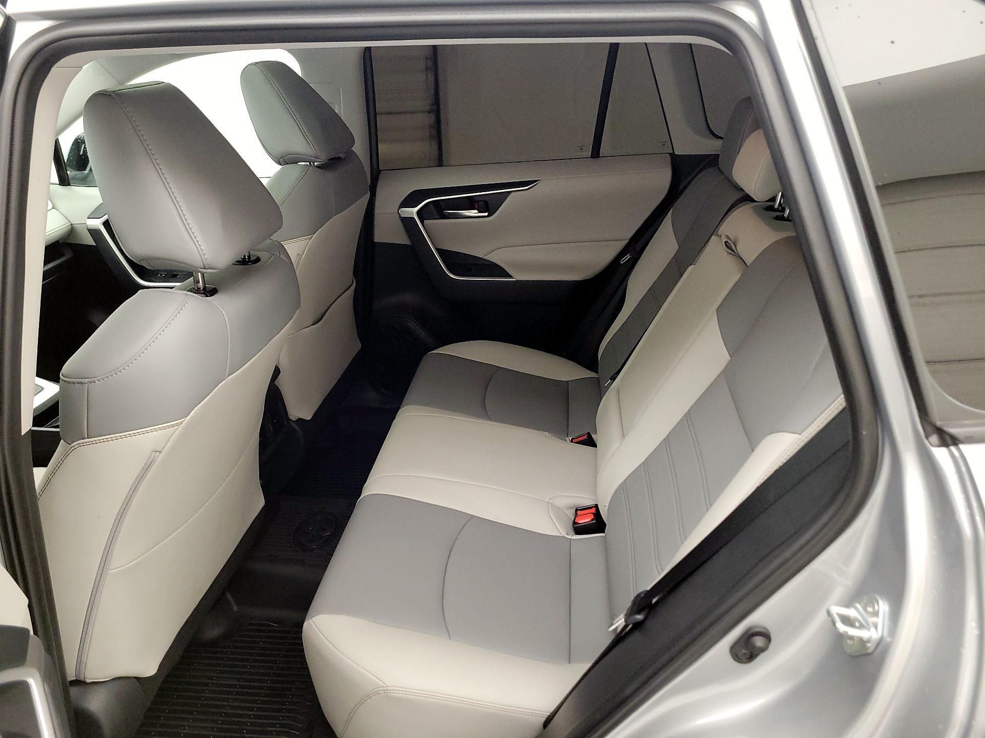 Thumbnail: 2019 Toyota RAV4 - 20