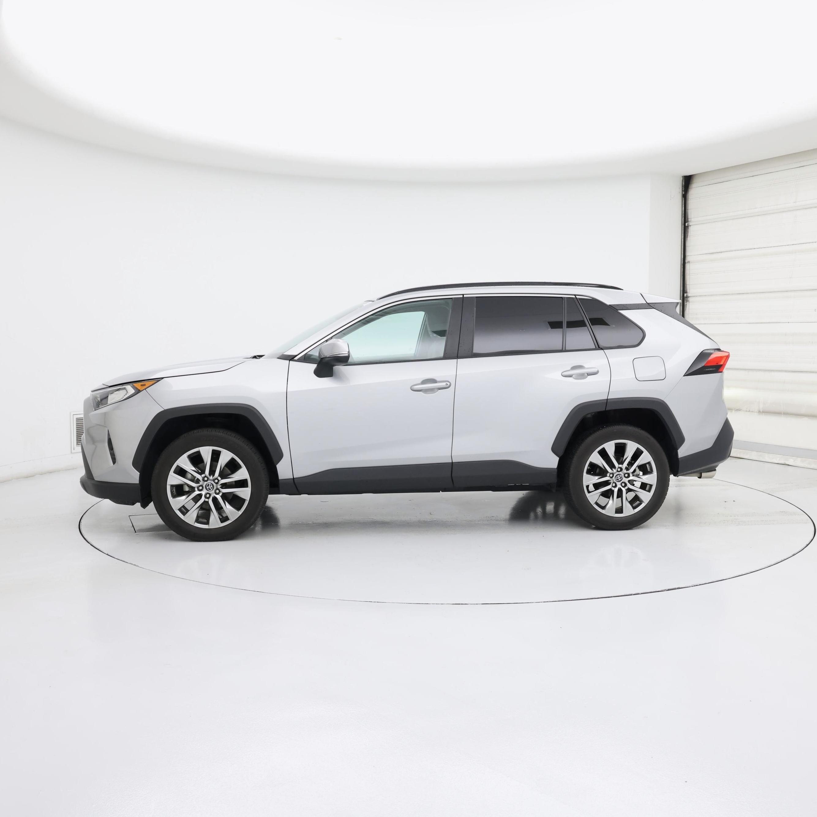 Thumbnail: 2019 Toyota RAV4 - 3