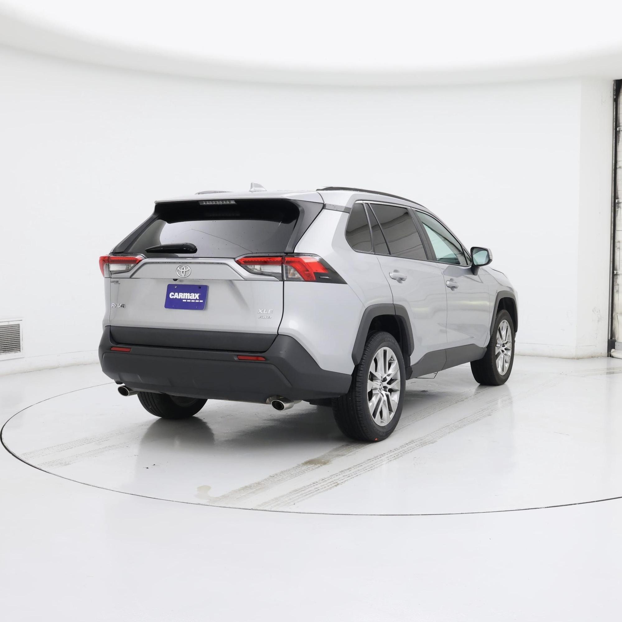 Thumbnail: 2019 Toyota RAV4 - 8