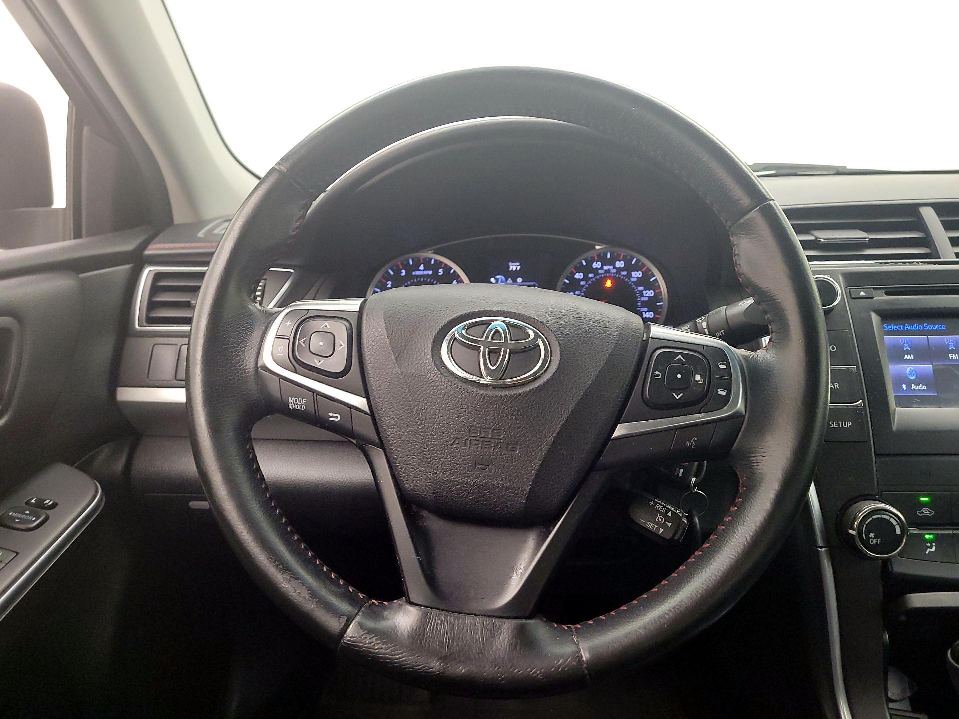 Thumbnail: 2015 Toyota Camry - 10