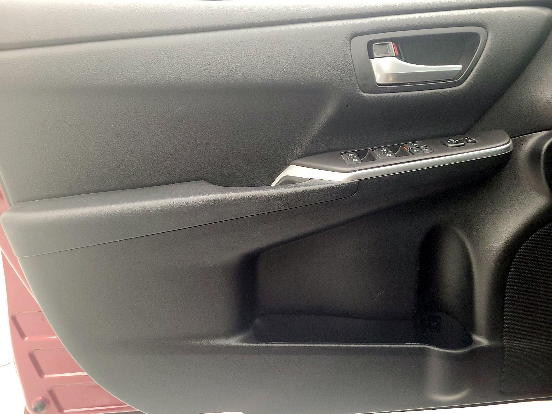 Thumbnail: 2015 Toyota Camry - 12