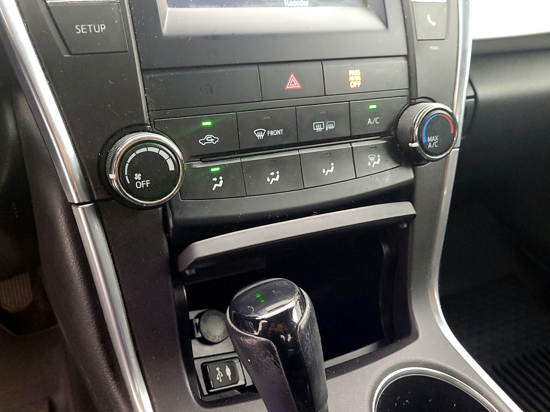 Thumbnail: 2015 Toyota Camry - 16