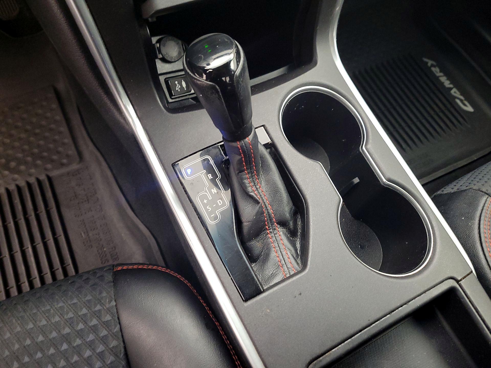 Thumbnail: 2015 Toyota Camry - 17