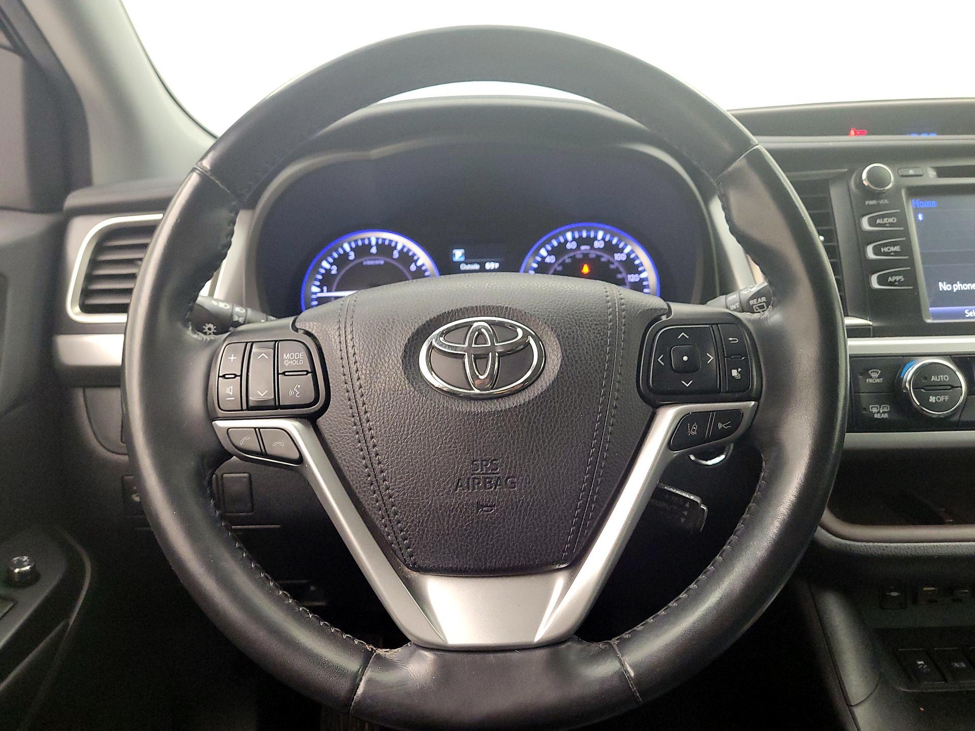 Thumbnail: 2019 Toyota Highlander - 10