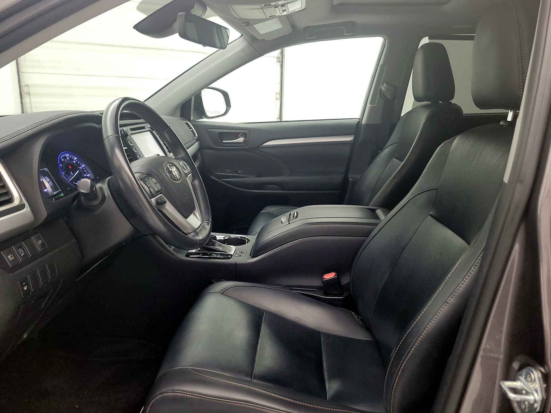 Thumbnail: 2019 Toyota Highlander - 11