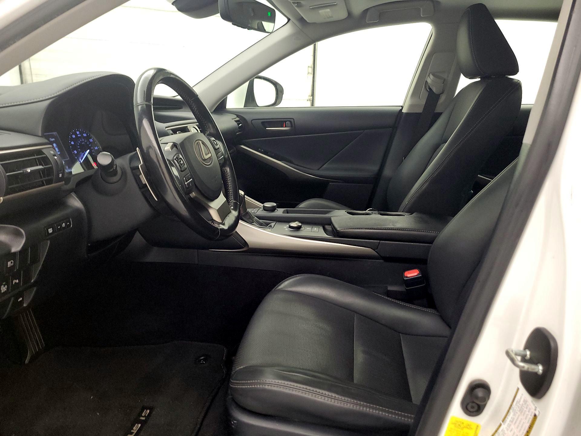 Thumbnail: 2017 Lexus IS - 11