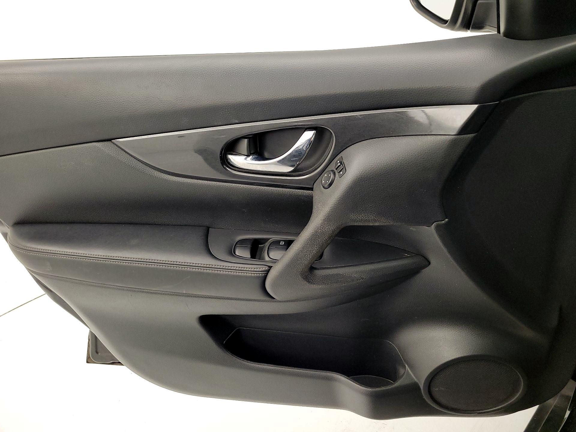 Thumbnail: 2017 Nissan Rogue - 12