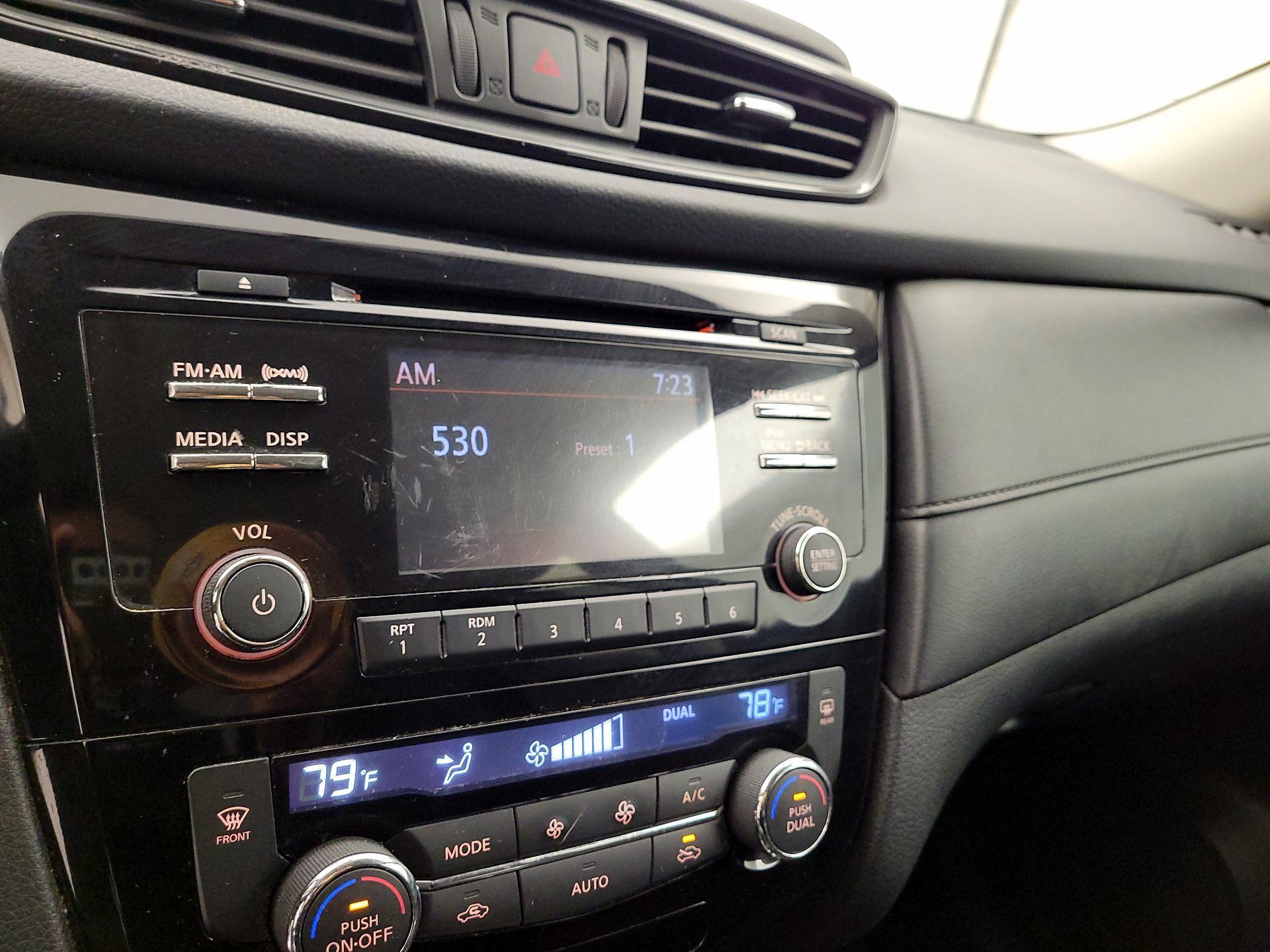 Thumbnail: 2017 Nissan Rogue - 13