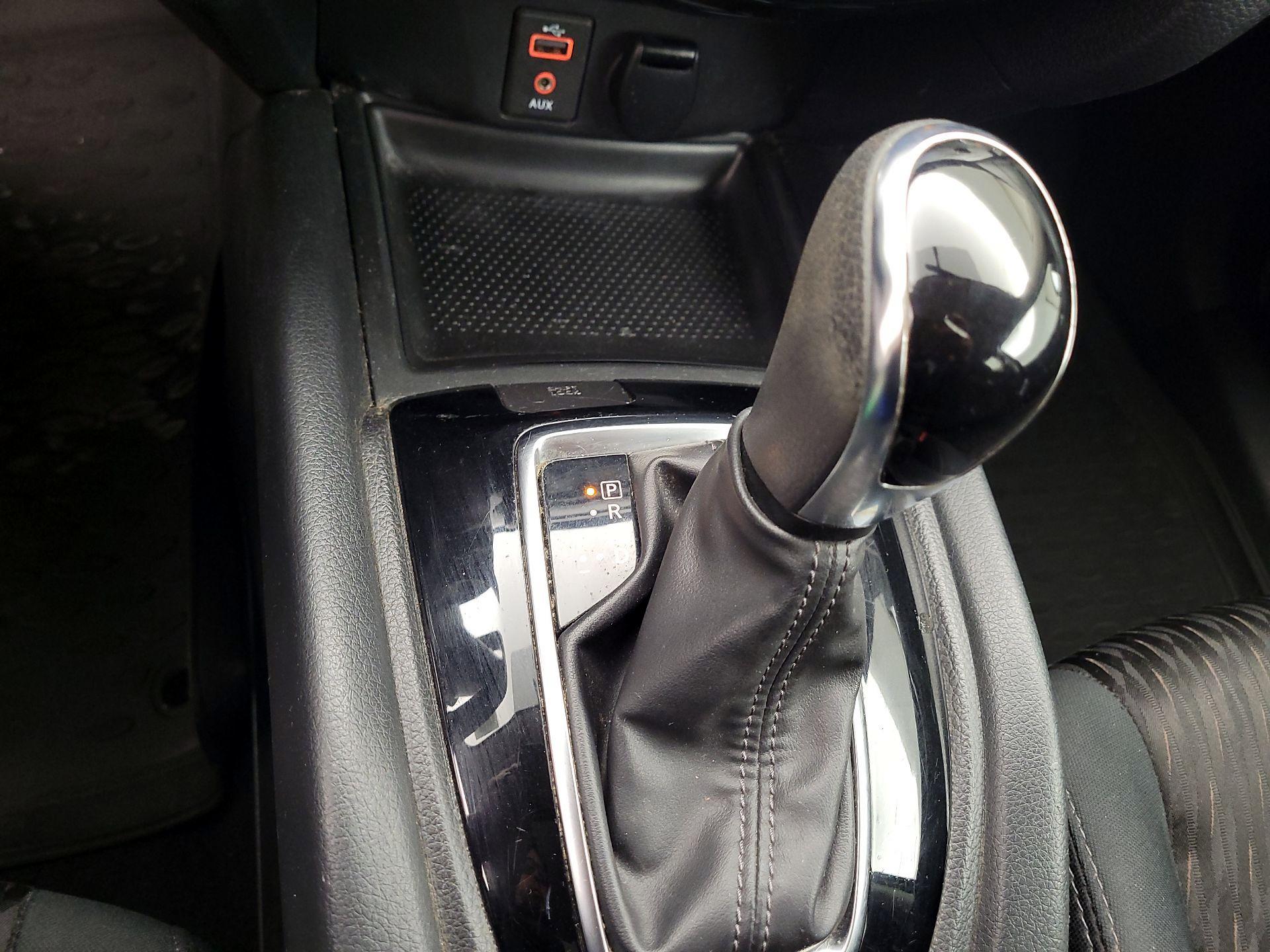 Thumbnail: 2017 Nissan Rogue - 15