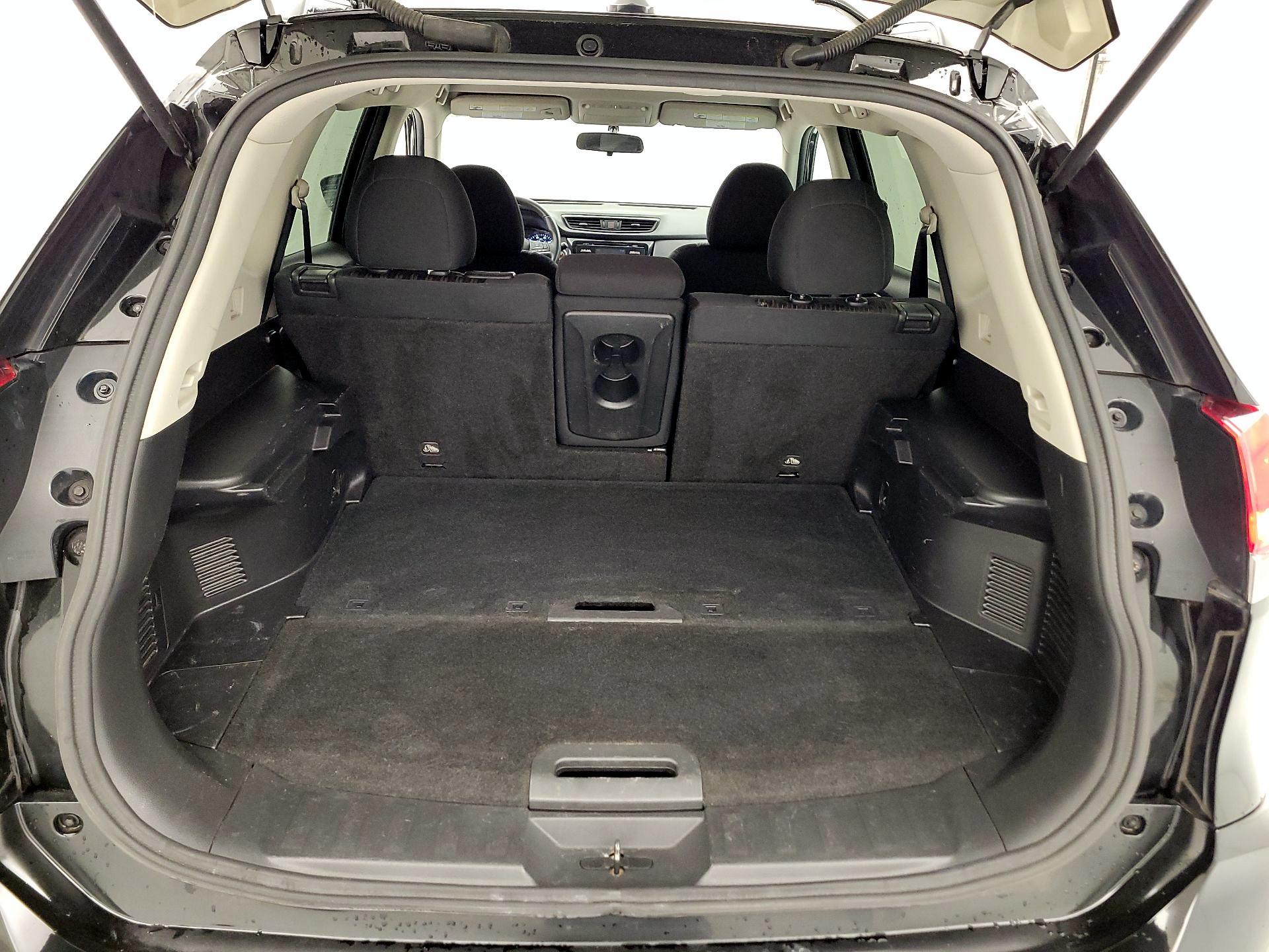 Thumbnail: 2017 Nissan Rogue - 16