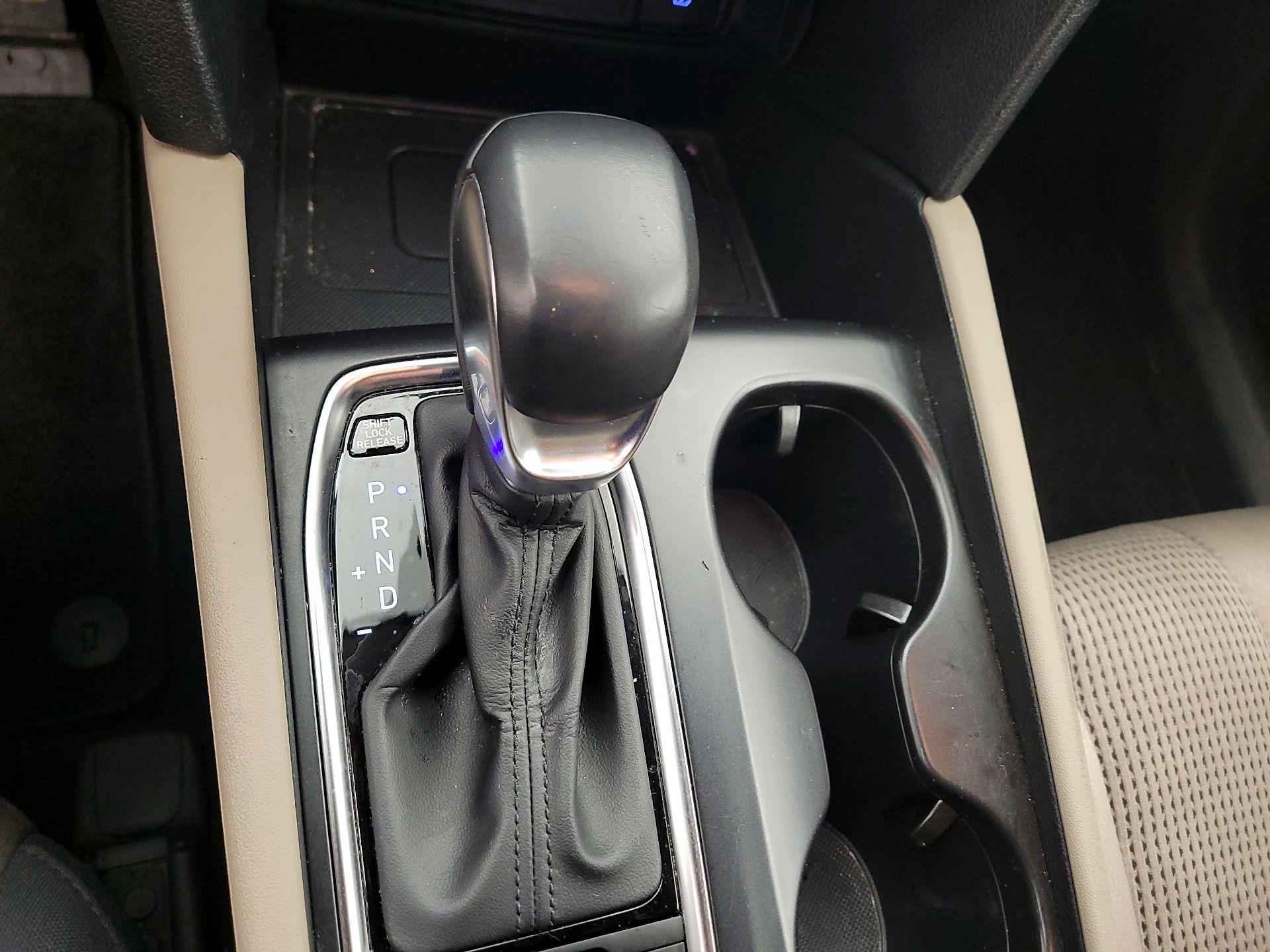 Thumbnail: 2020 Hyundai Santa Fe - 17