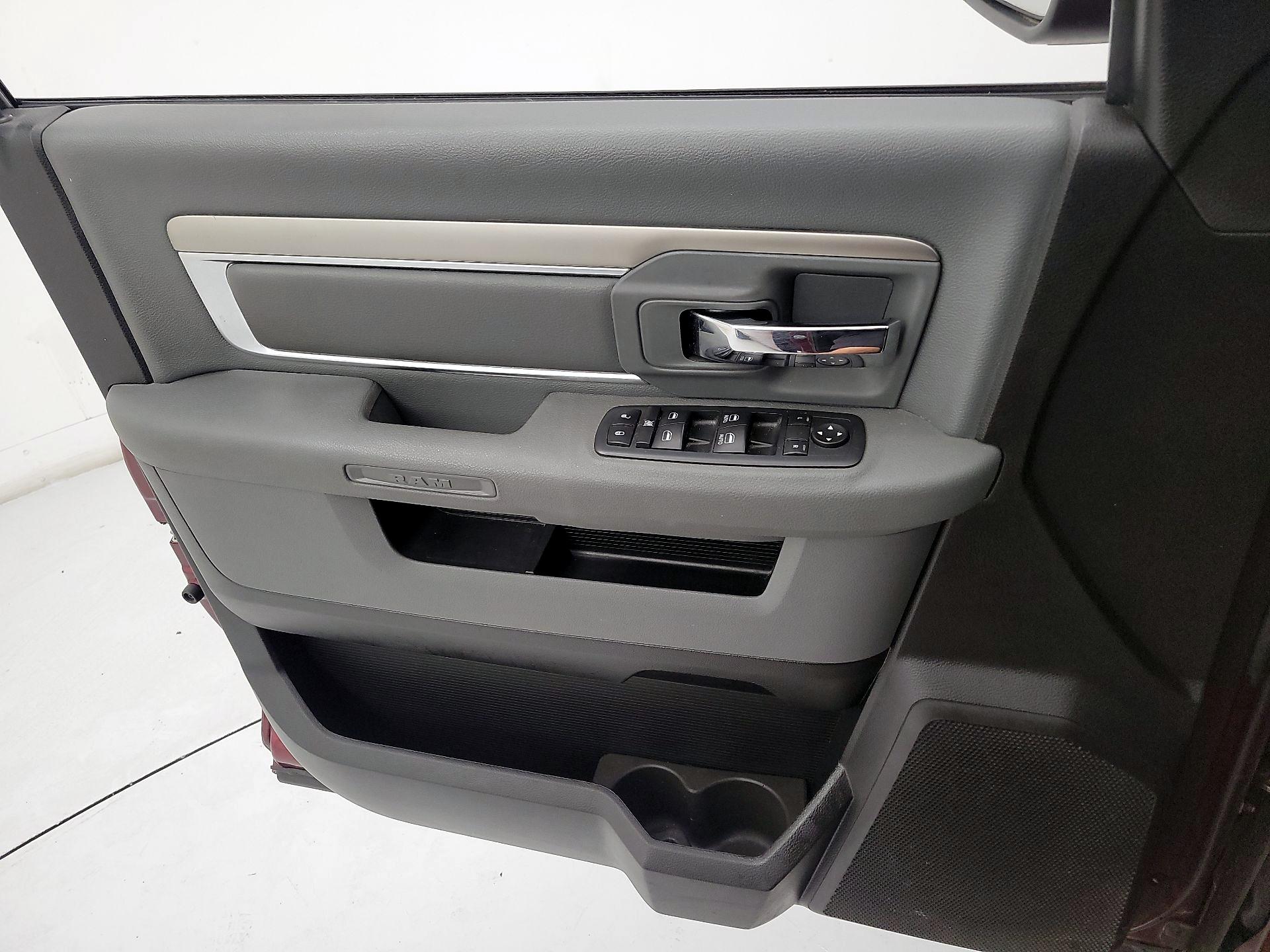 Thumbnail: 2020 RAM 1500 Classic - 12