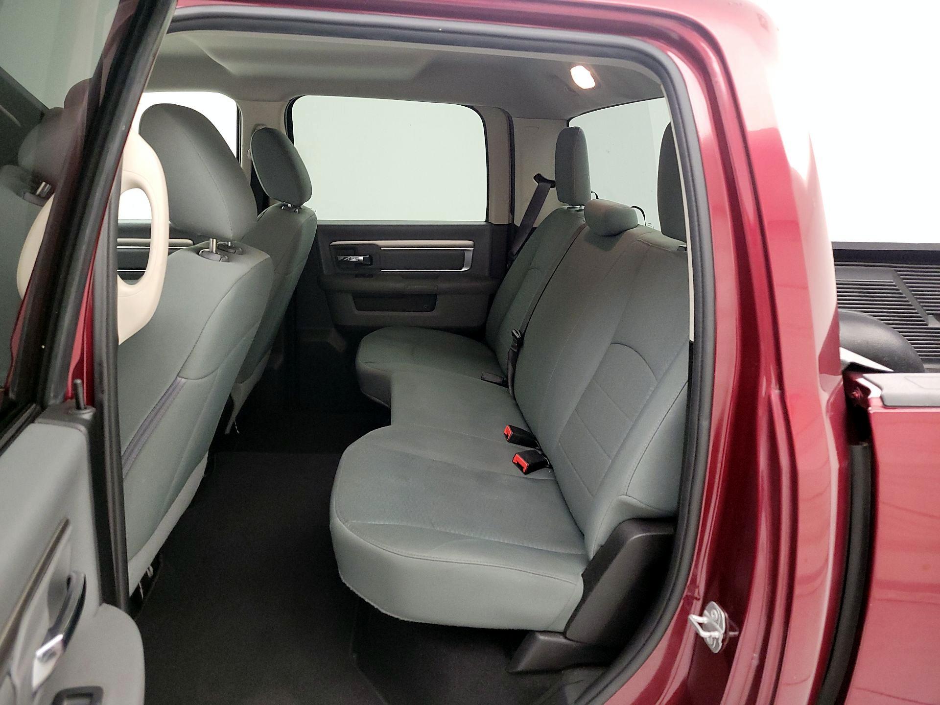 Thumbnail: 2020 RAM 1500 Classic - 17