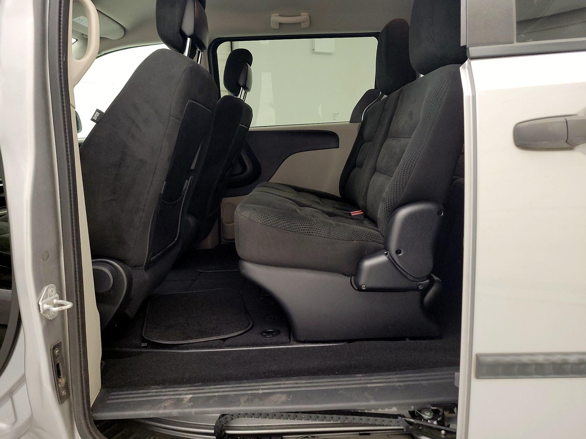 Thumbnail: 2016 Dodge Grand Caravan - 18