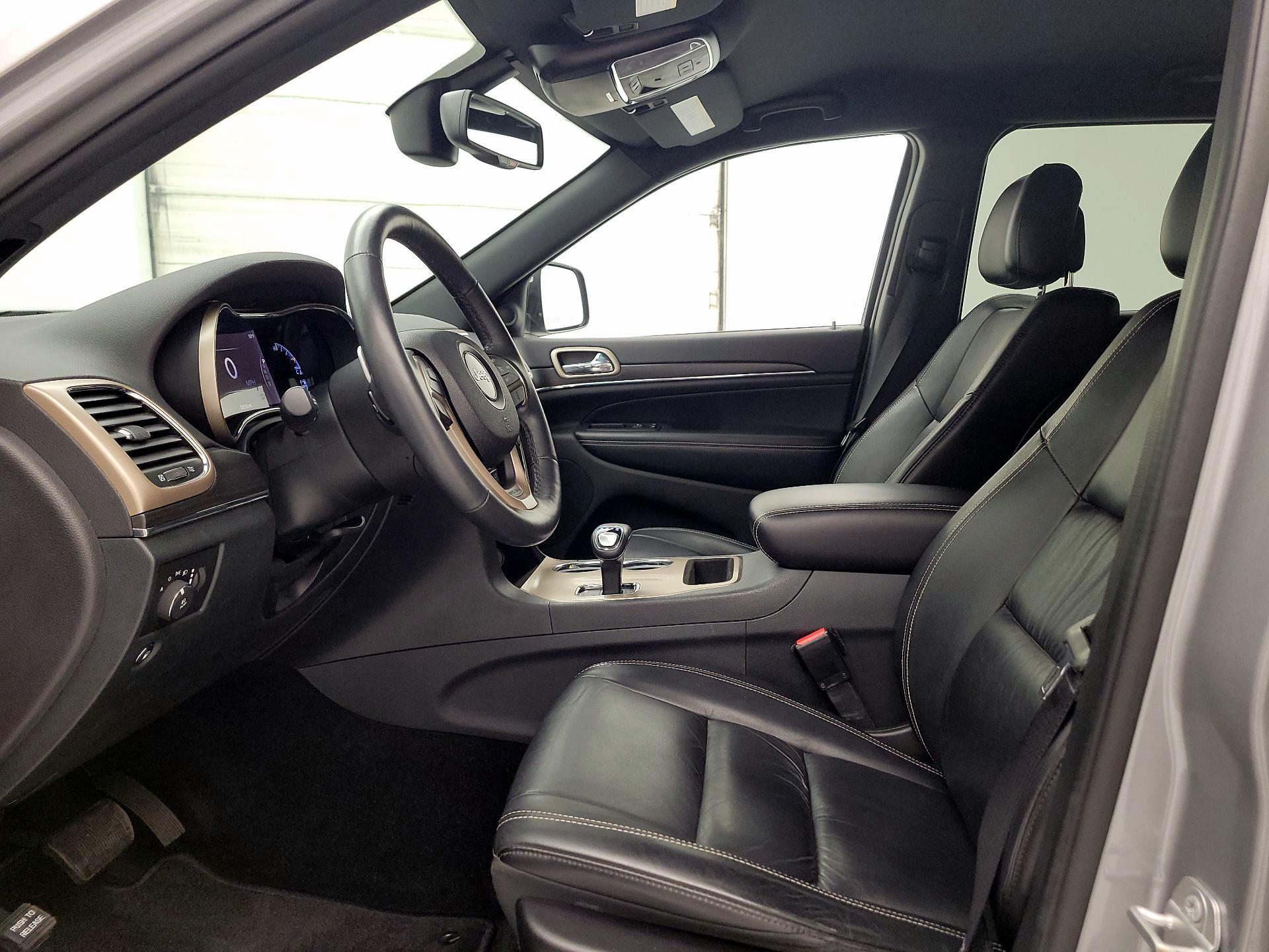 Thumbnail: 2015 Jeep Grand Cherokee - 11