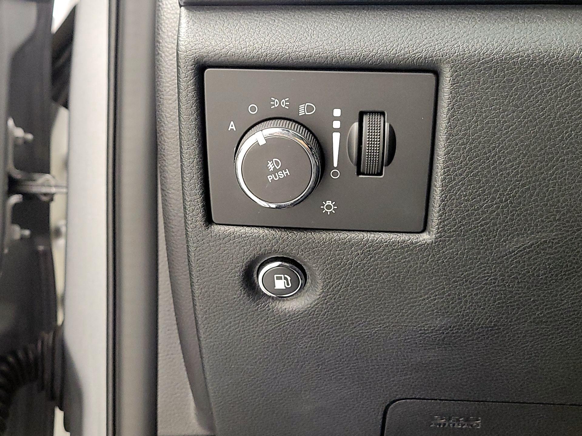 Thumbnail: 2015 Jeep Grand Cherokee - 13