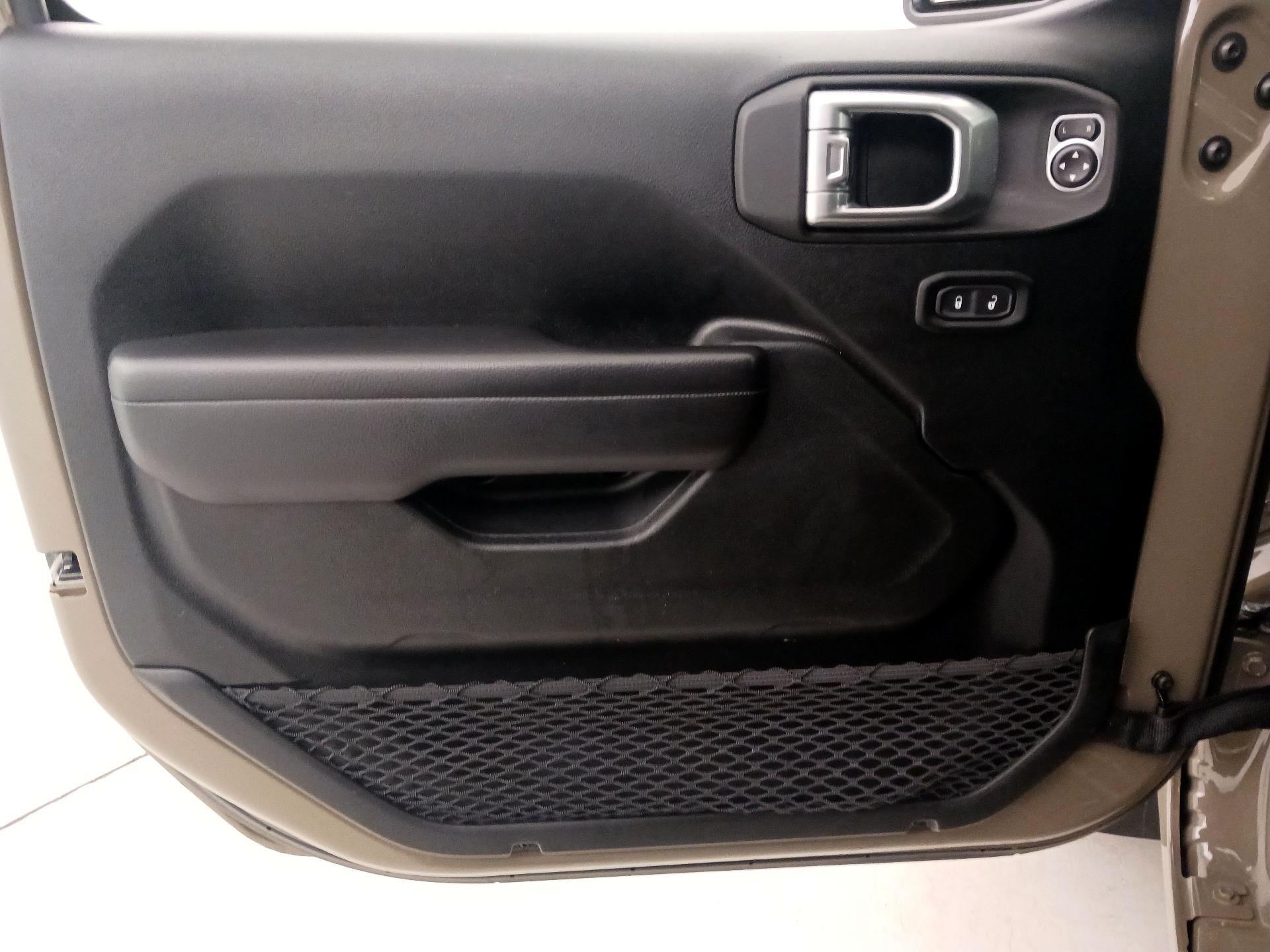 Thumbnail: 2020 Jeep Gladiator - 12