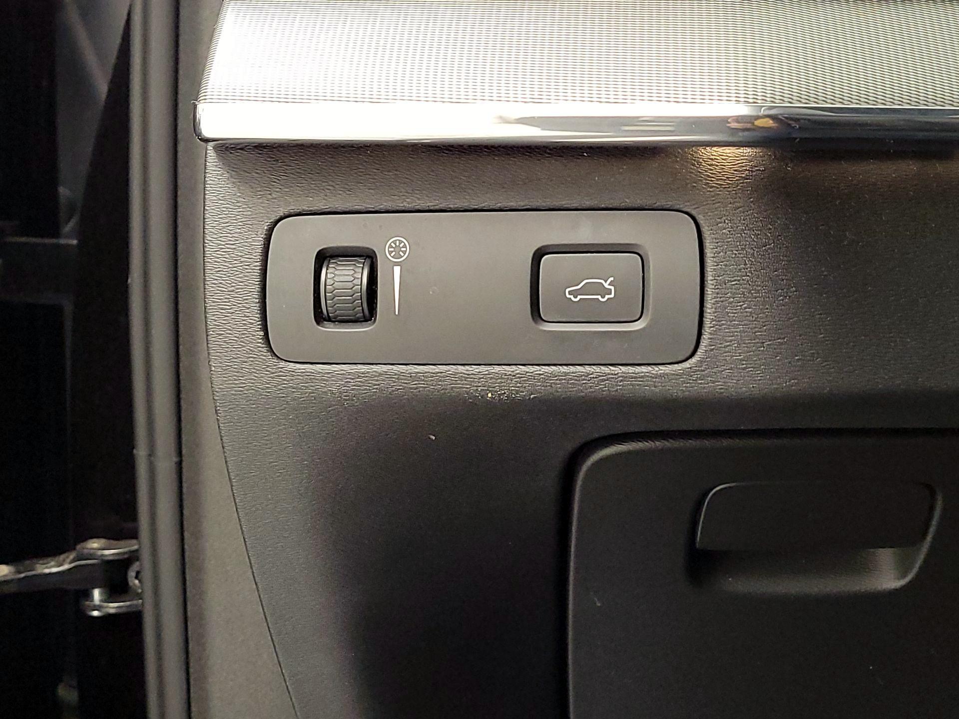 Thumbnail: 2018 Volvo XC90 - 13