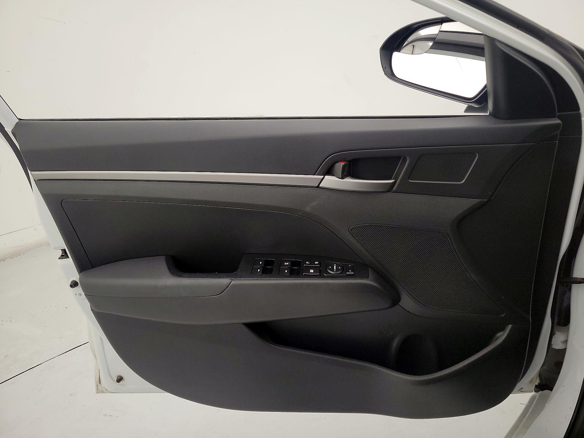 Thumbnail: 2018 Hyundai Elantra - 12