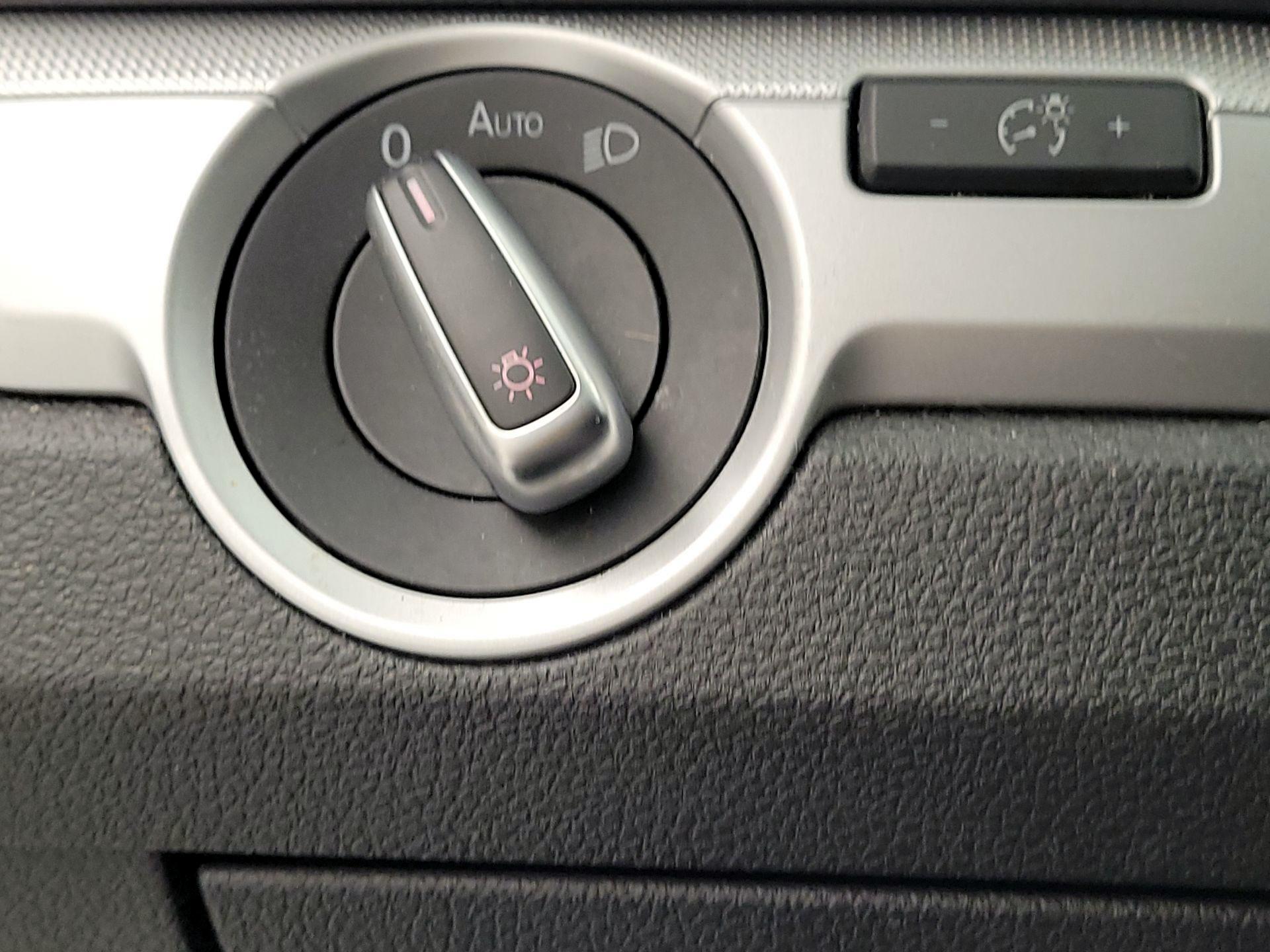 Thumbnail: 2017 Volkswagen Passat - 13