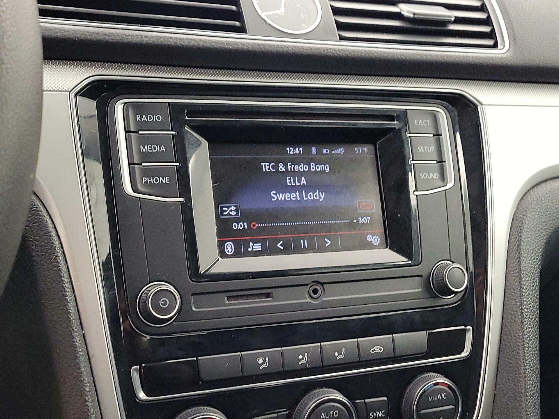 Thumbnail: 2017 Volkswagen Passat - 15