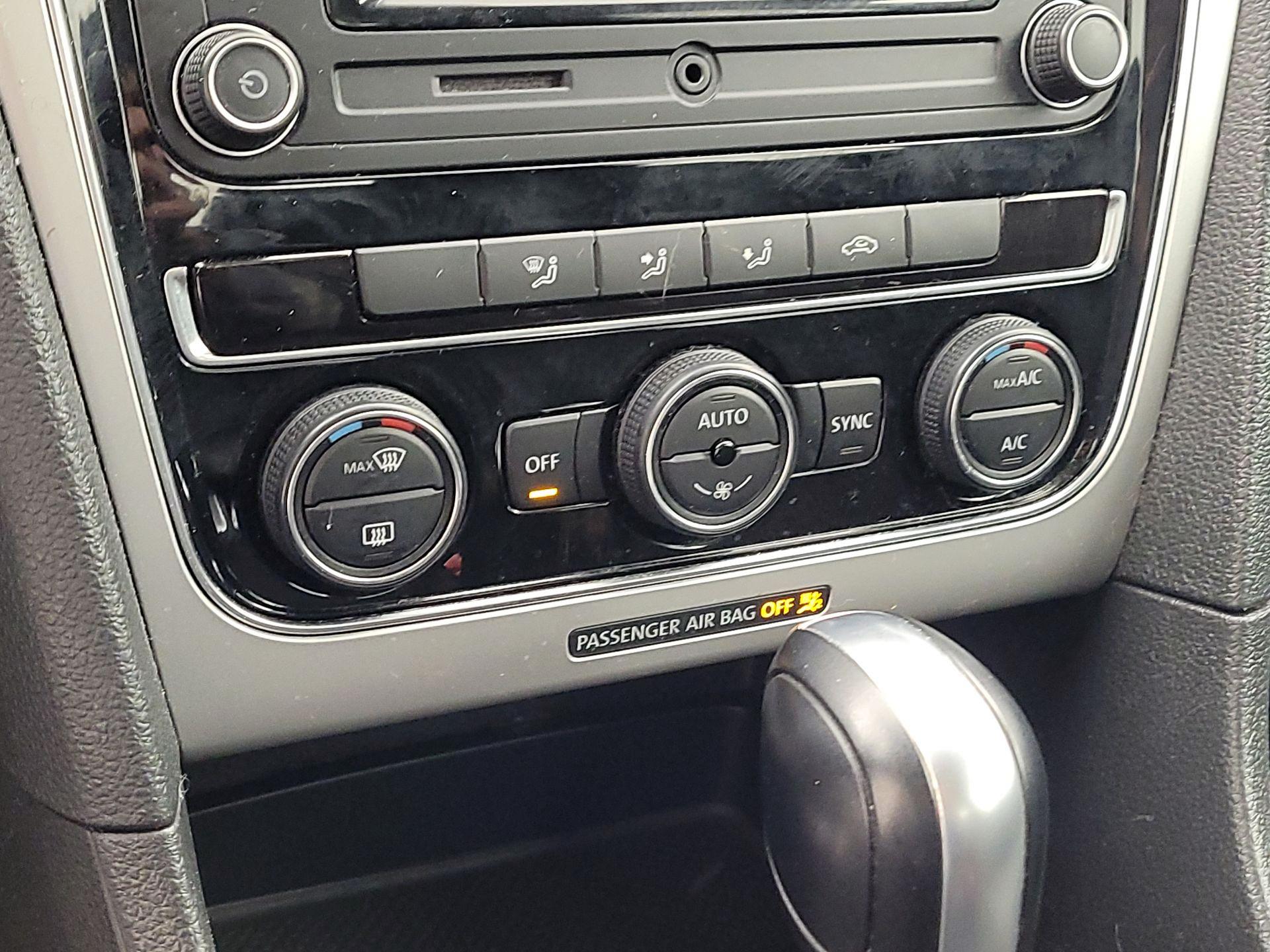 Thumbnail: 2017 Volkswagen Passat - 16