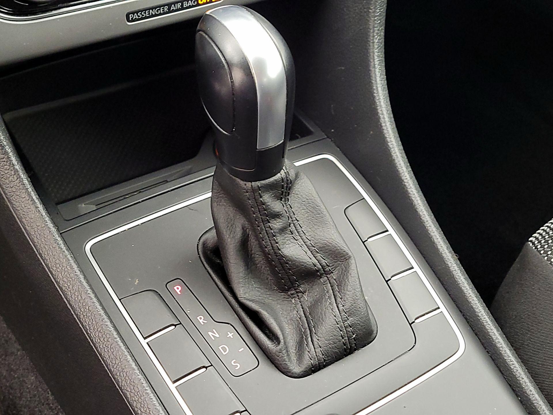 Thumbnail: 2017 Volkswagen Passat - 17