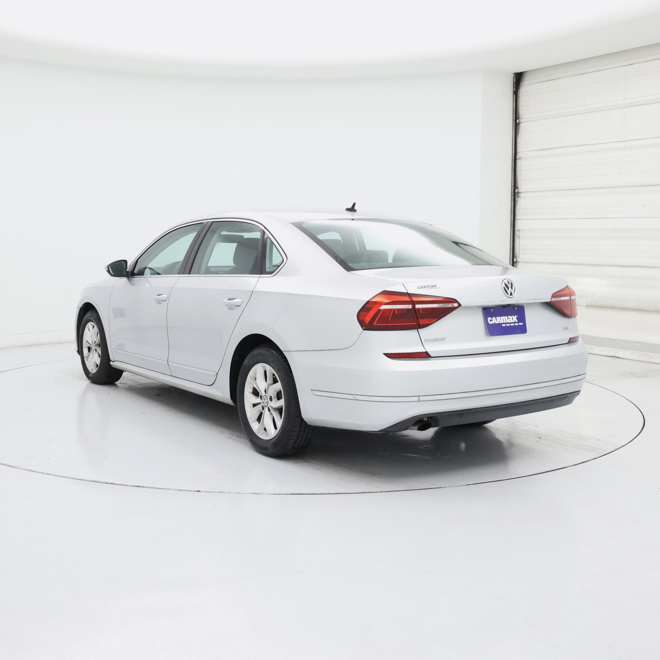 Thumbnail: 2017 Volkswagen Passat - 2
