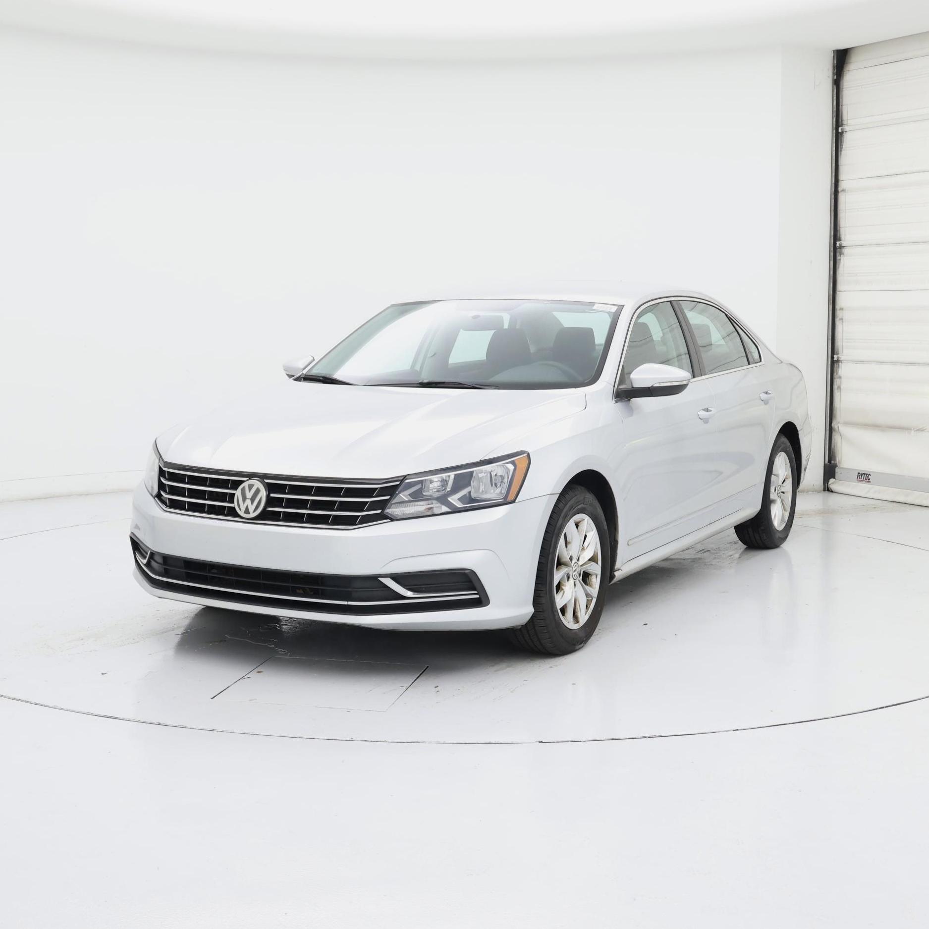 Thumbnail: 2017 Volkswagen Passat - 4