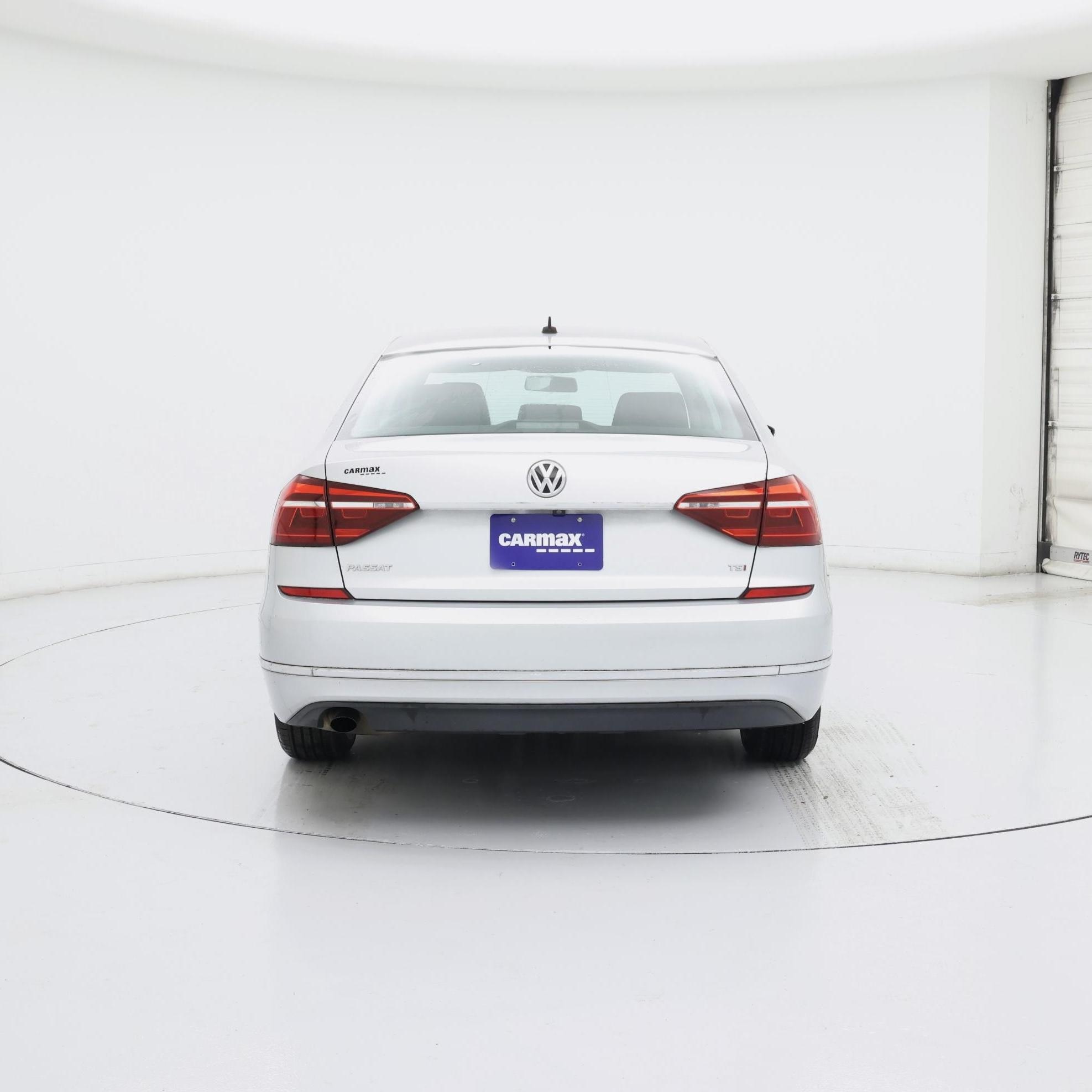 Thumbnail: 2017 Volkswagen Passat - 6