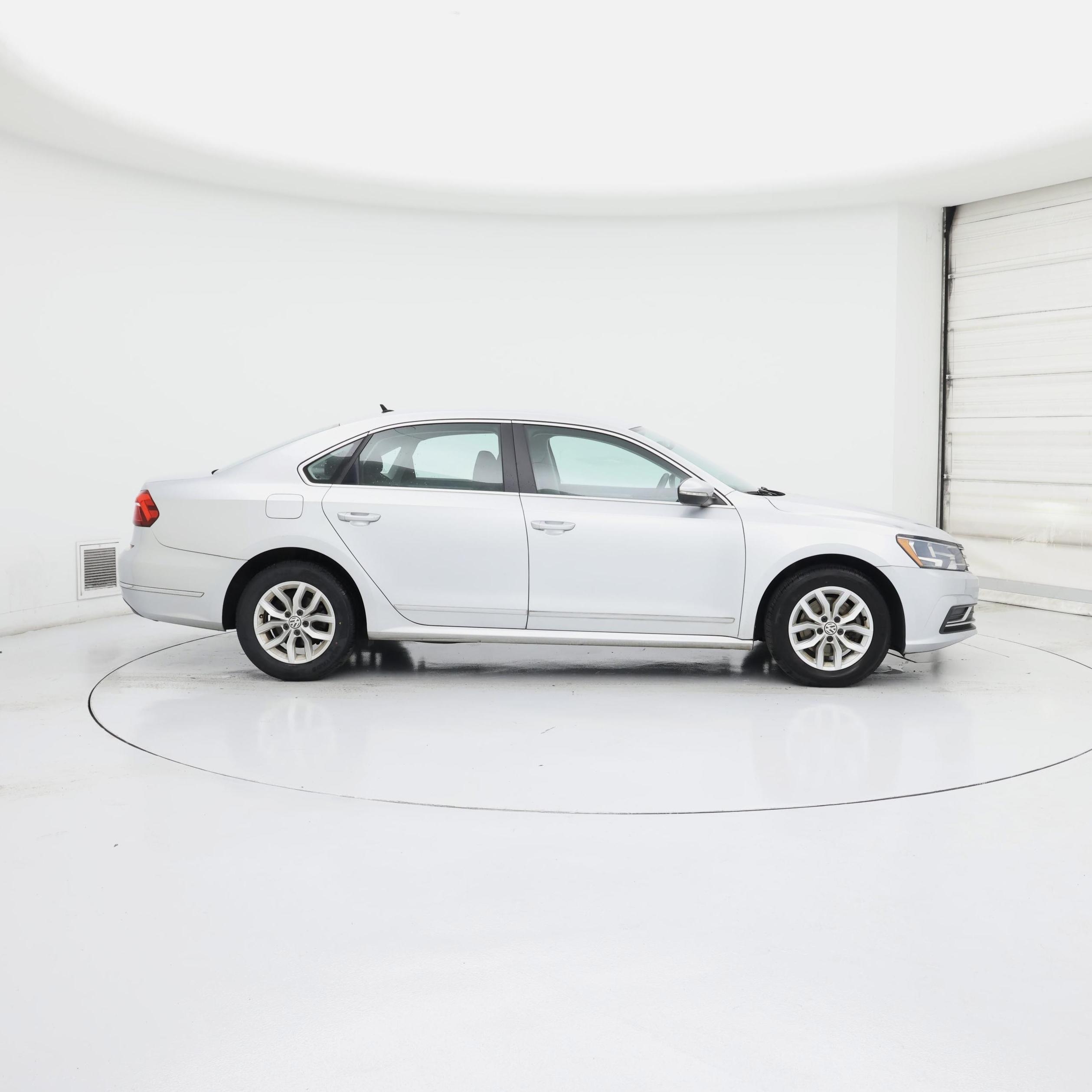 Thumbnail: 2017 Volkswagen Passat - 7