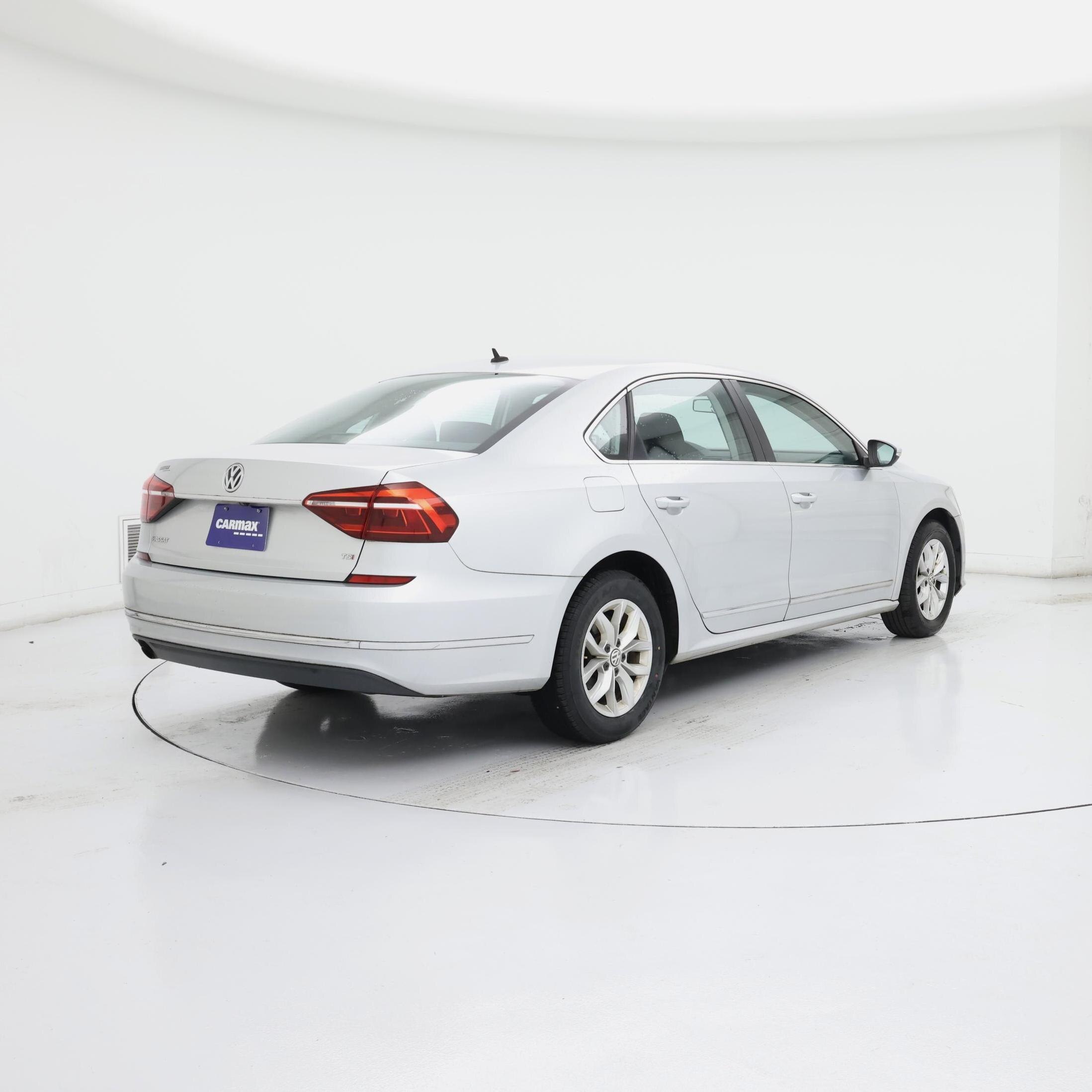 Thumbnail: 2017 Volkswagen Passat - 8