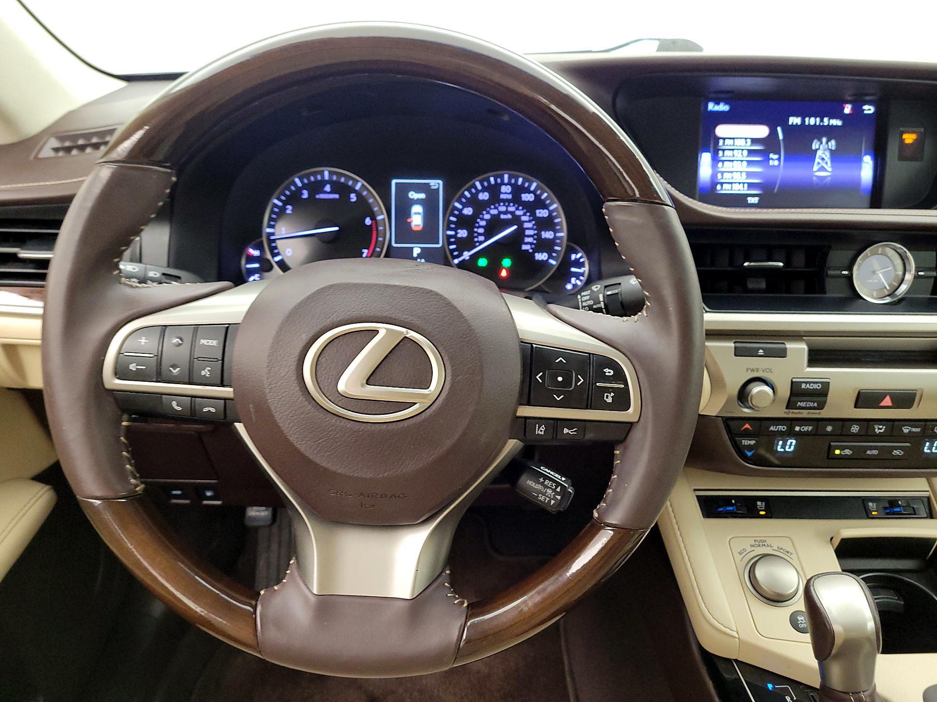 Thumbnail: 2018 Lexus ES - 10