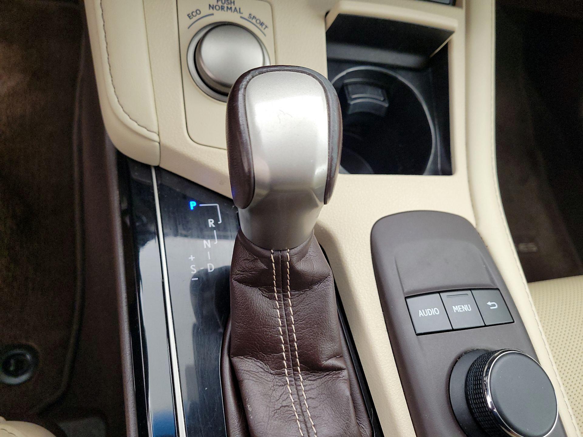 Thumbnail: 2018 Lexus ES - 15