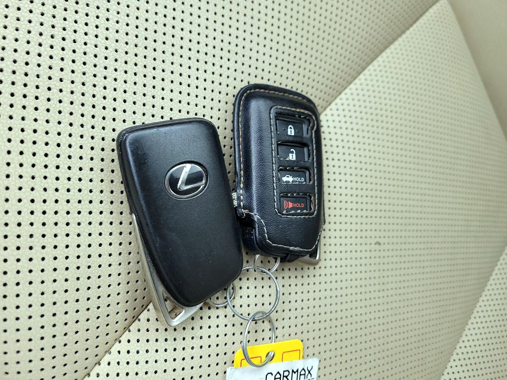 Thumbnail: 2018 Lexus ES - 18