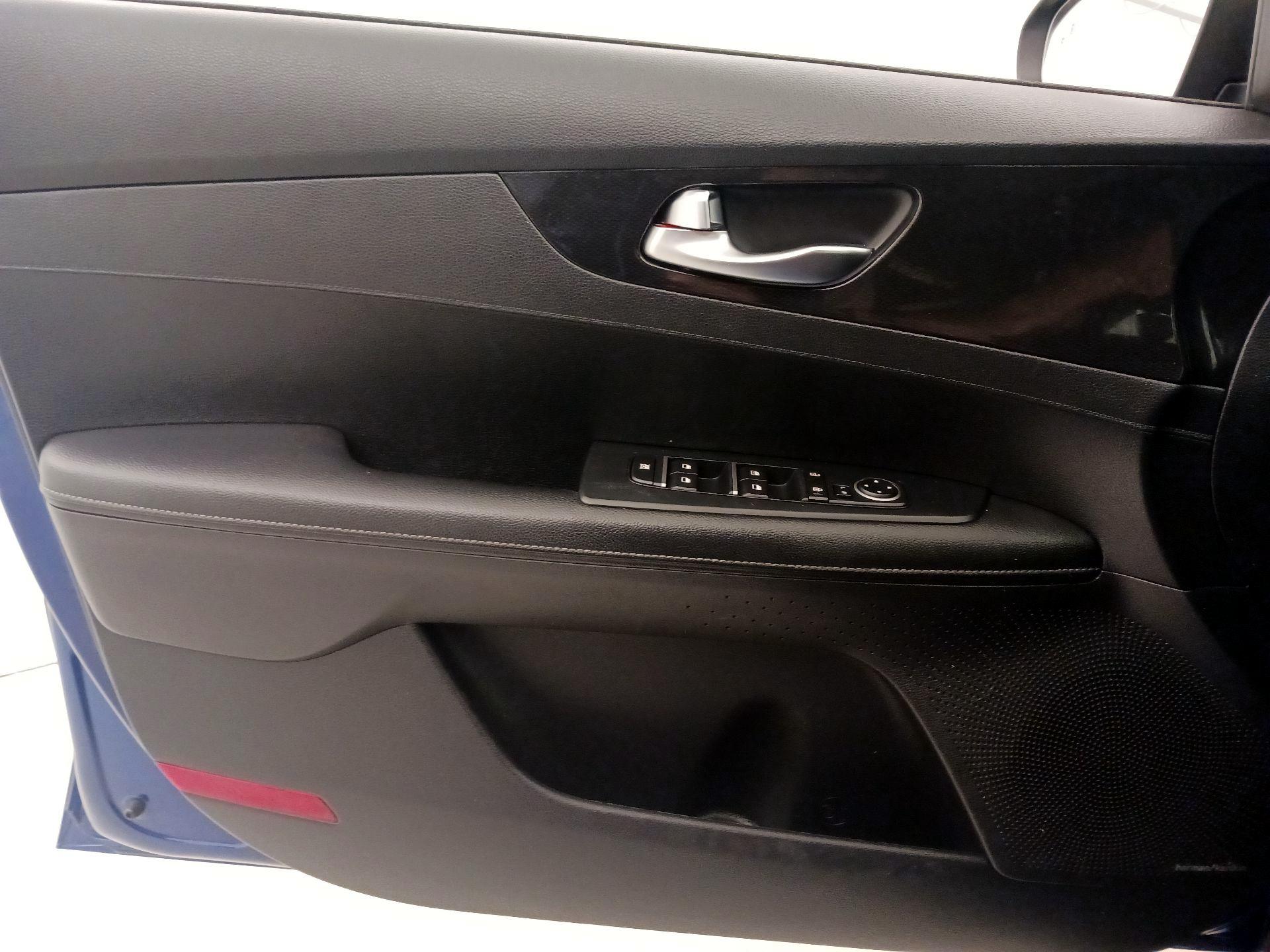 Thumbnail: 2021 Kia Forte - 12