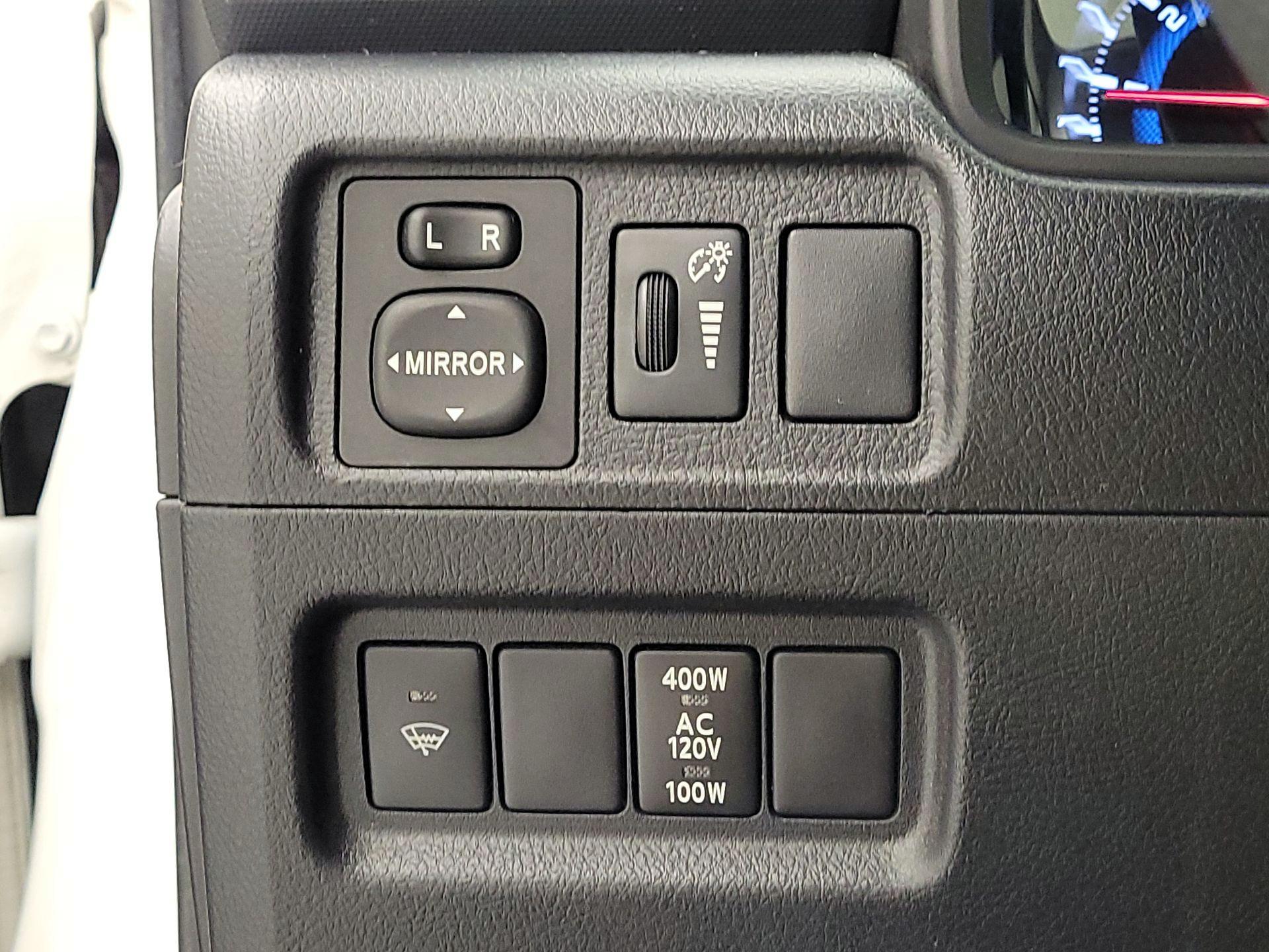 Thumbnail: 2017 Toyota 4Runner - 13