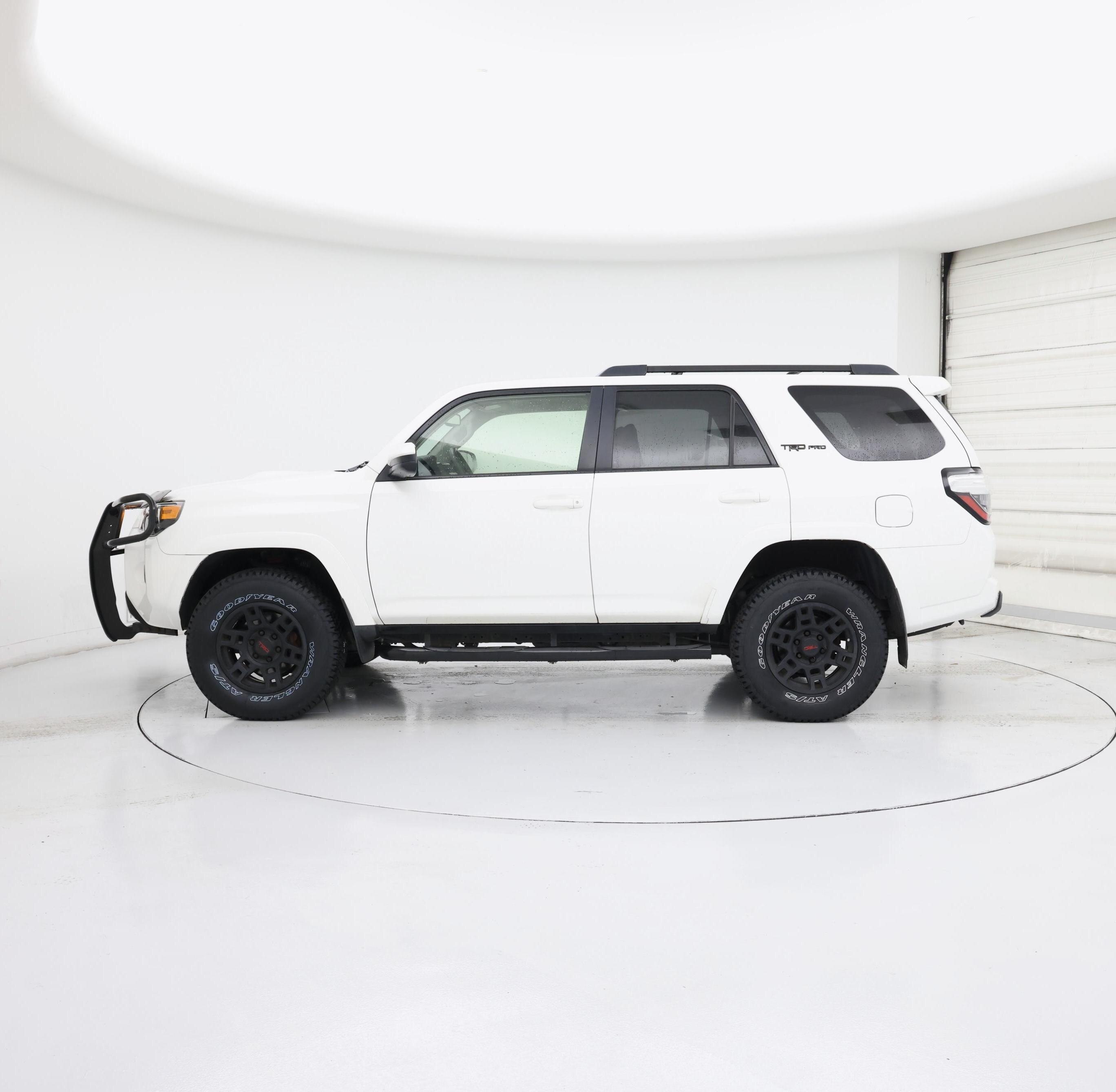 Thumbnail: 2017 Toyota 4Runner - 3