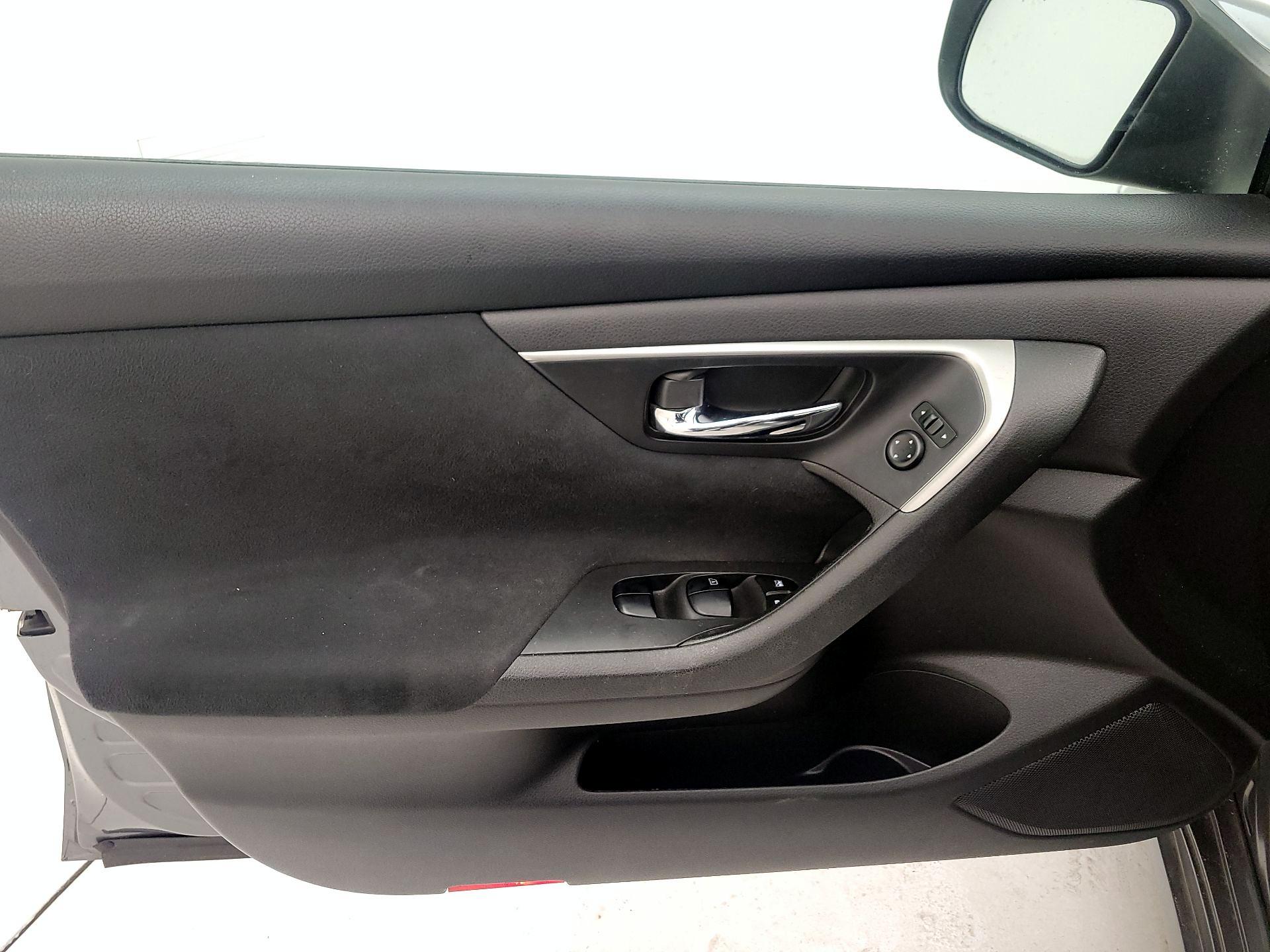 Thumbnail: 2015 Nissan Altima - 12