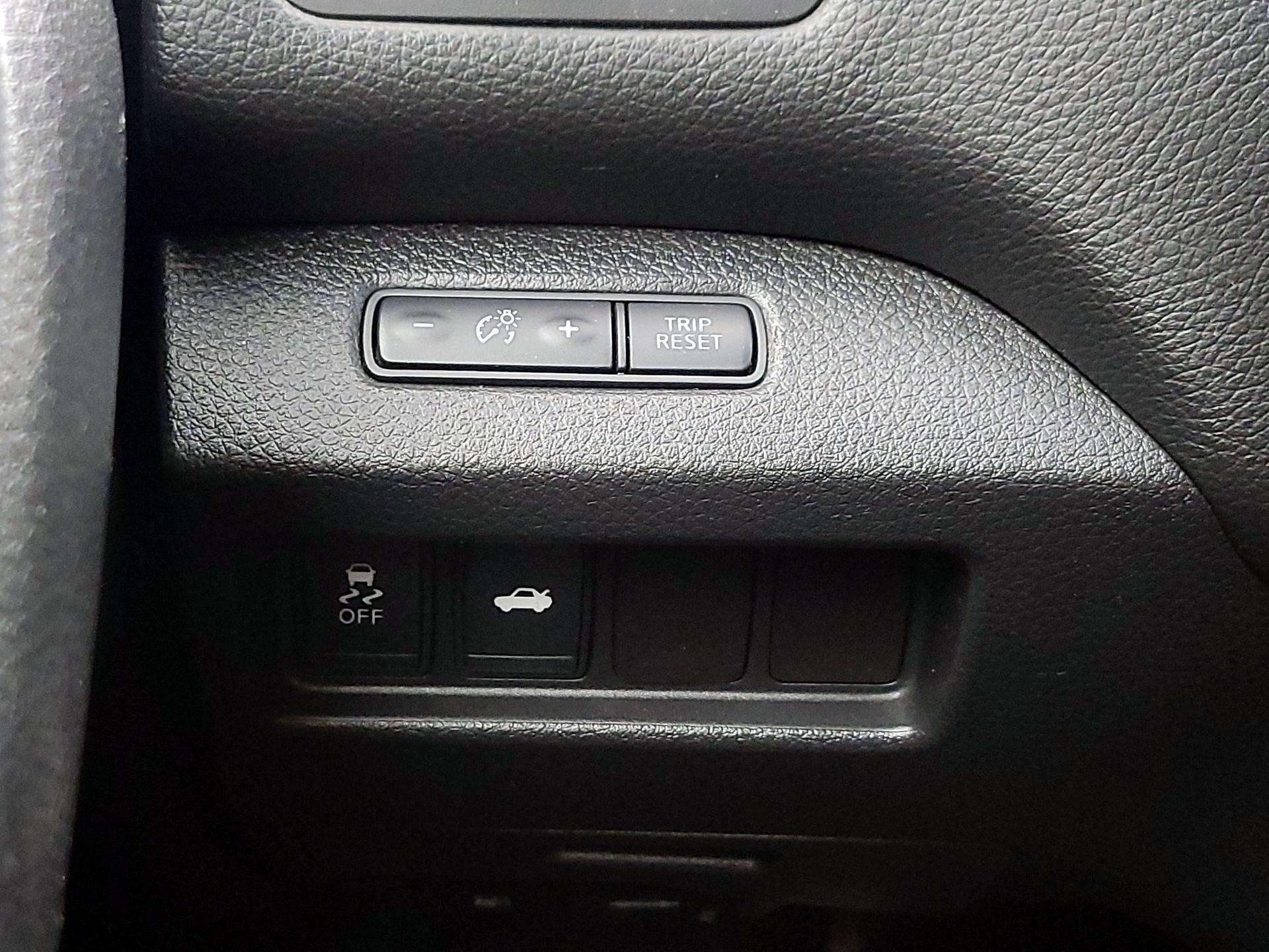 Thumbnail: 2015 Nissan Altima - 13