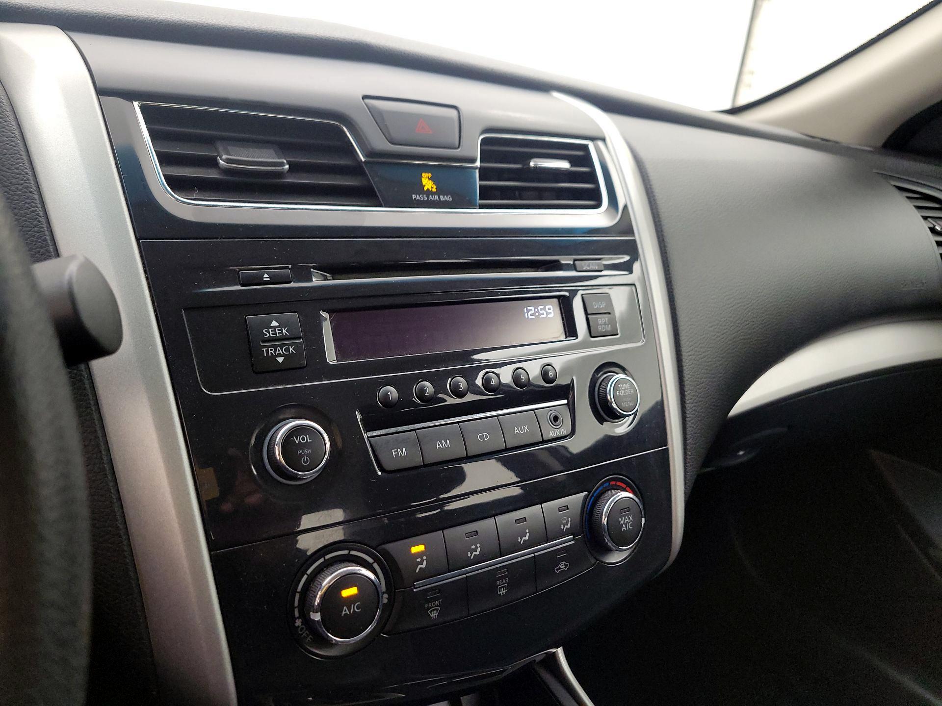 Thumbnail: 2015 Nissan Altima - 14