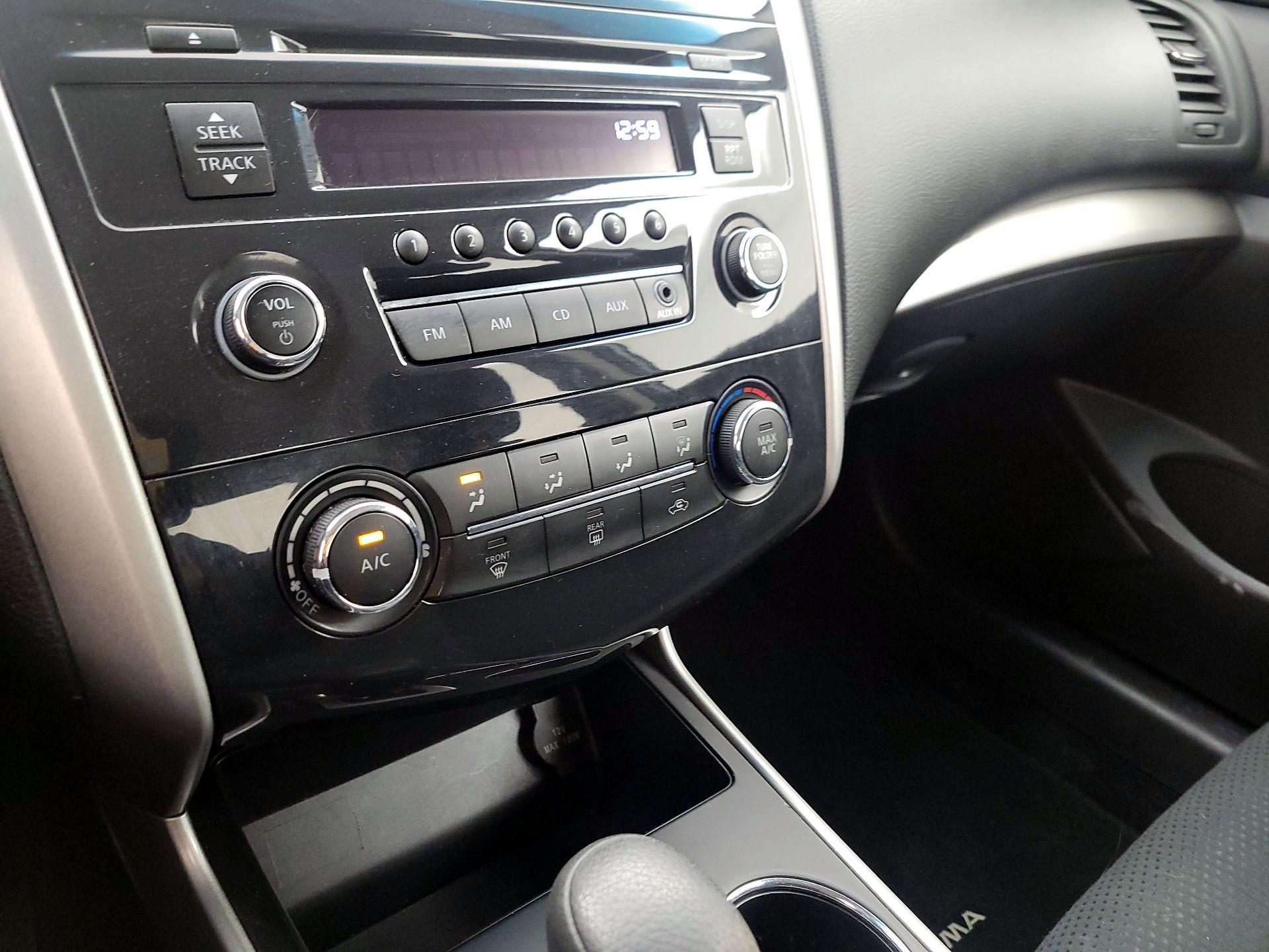 Thumbnail: 2015 Nissan Altima - 15