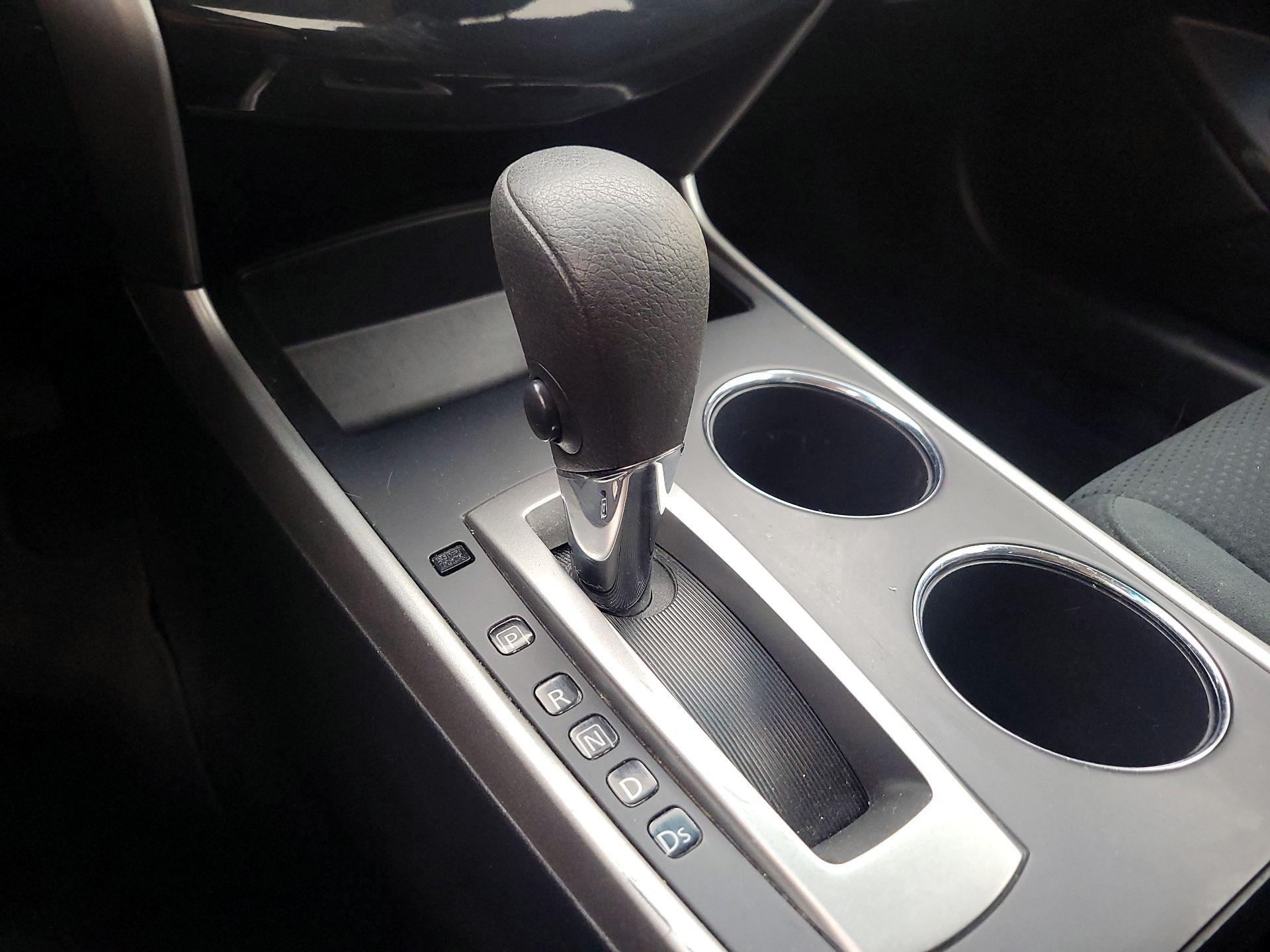 Thumbnail: 2015 Nissan Altima - 16