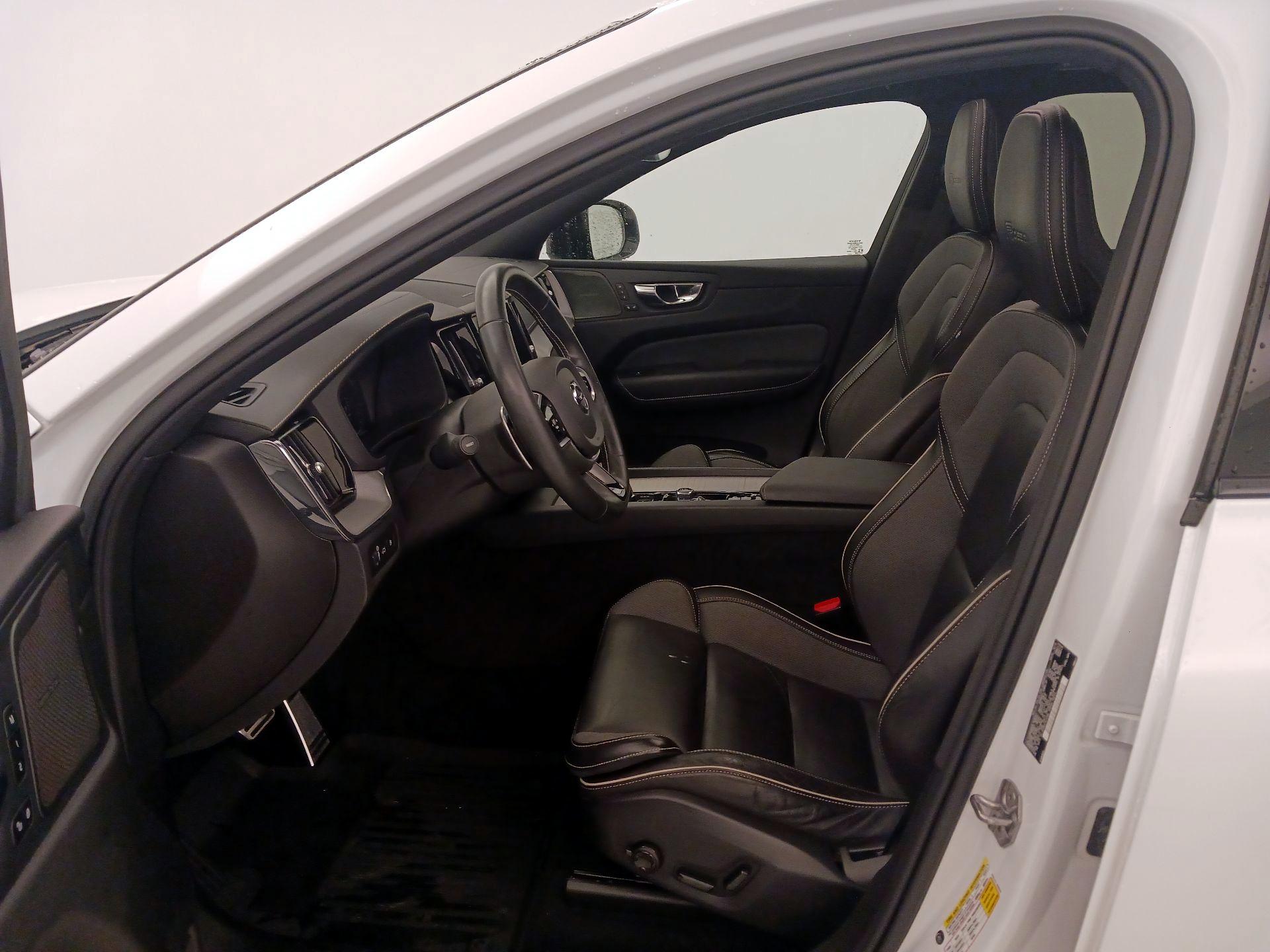 Thumbnail: 2020 Volvo XC60 - 11