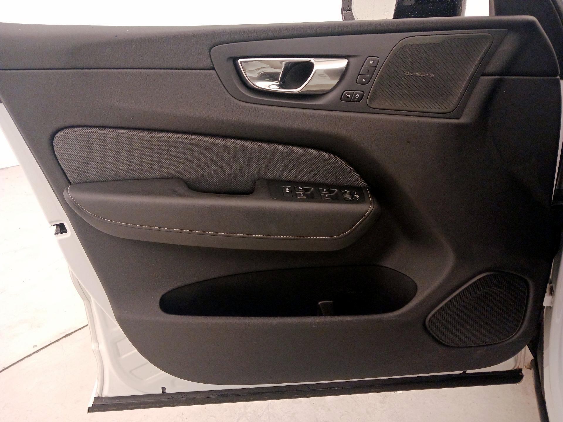 Thumbnail: 2020 Volvo XC60 - 12